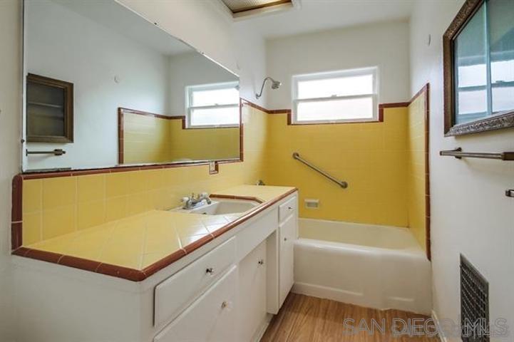 Detail Gallery Image 10 of 10 For 4450  Coronado Ave, San Diego,  CA 92107 - 2 Beds | 1 Baths