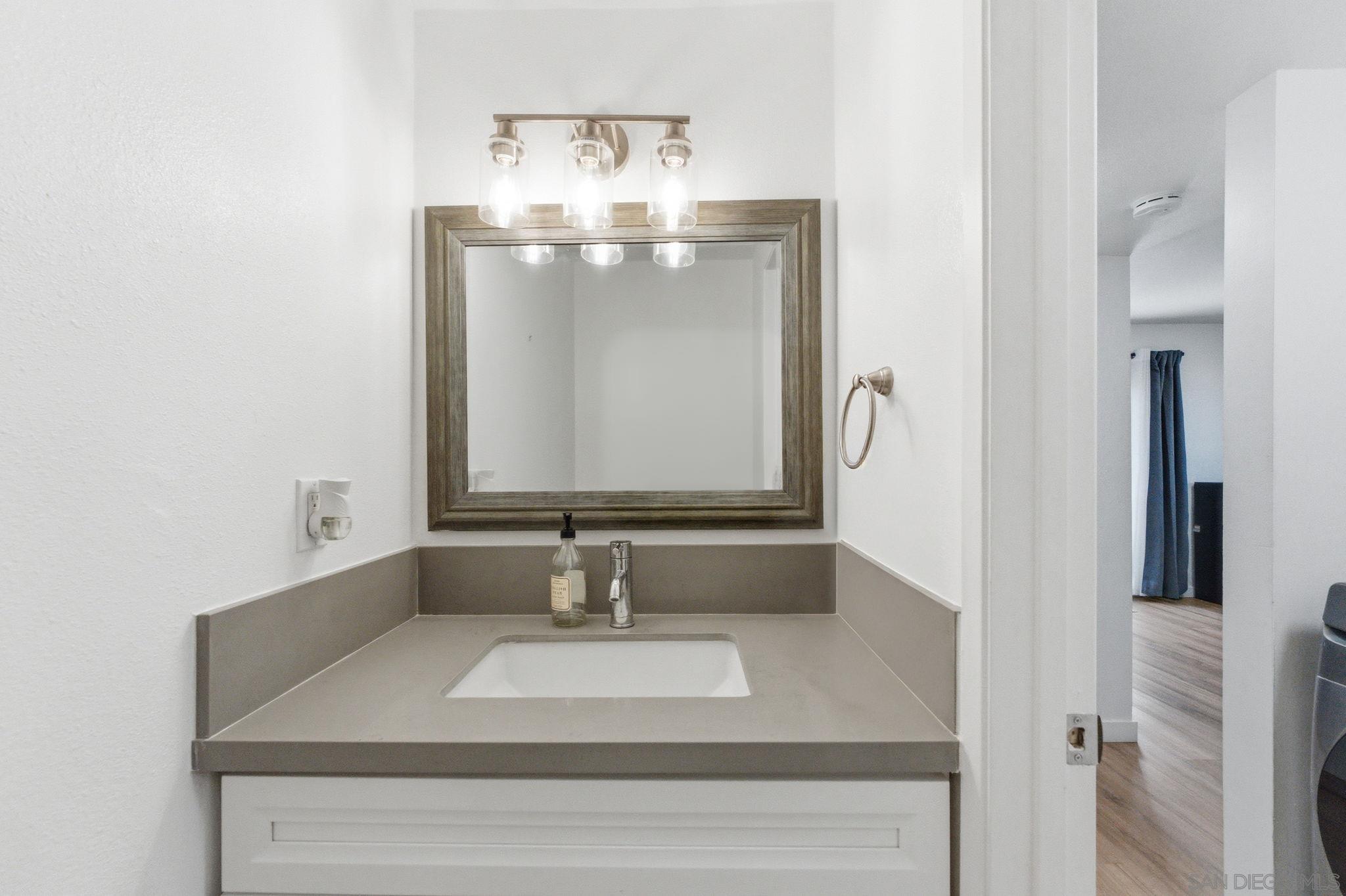 Detail Gallery Image 10 of 38 For 11941  Royal Rd  a,  El Cajon,  CA 92021 - 3 Beds | 2/1 Baths