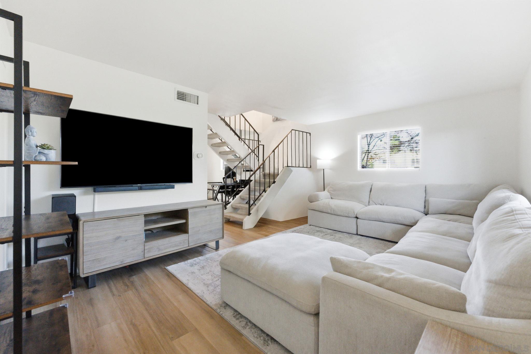 Detail Gallery Image 2 of 38 For 11941  Royal Rd  a,  El Cajon,  CA 92021 - 3 Beds | 2/1 Baths