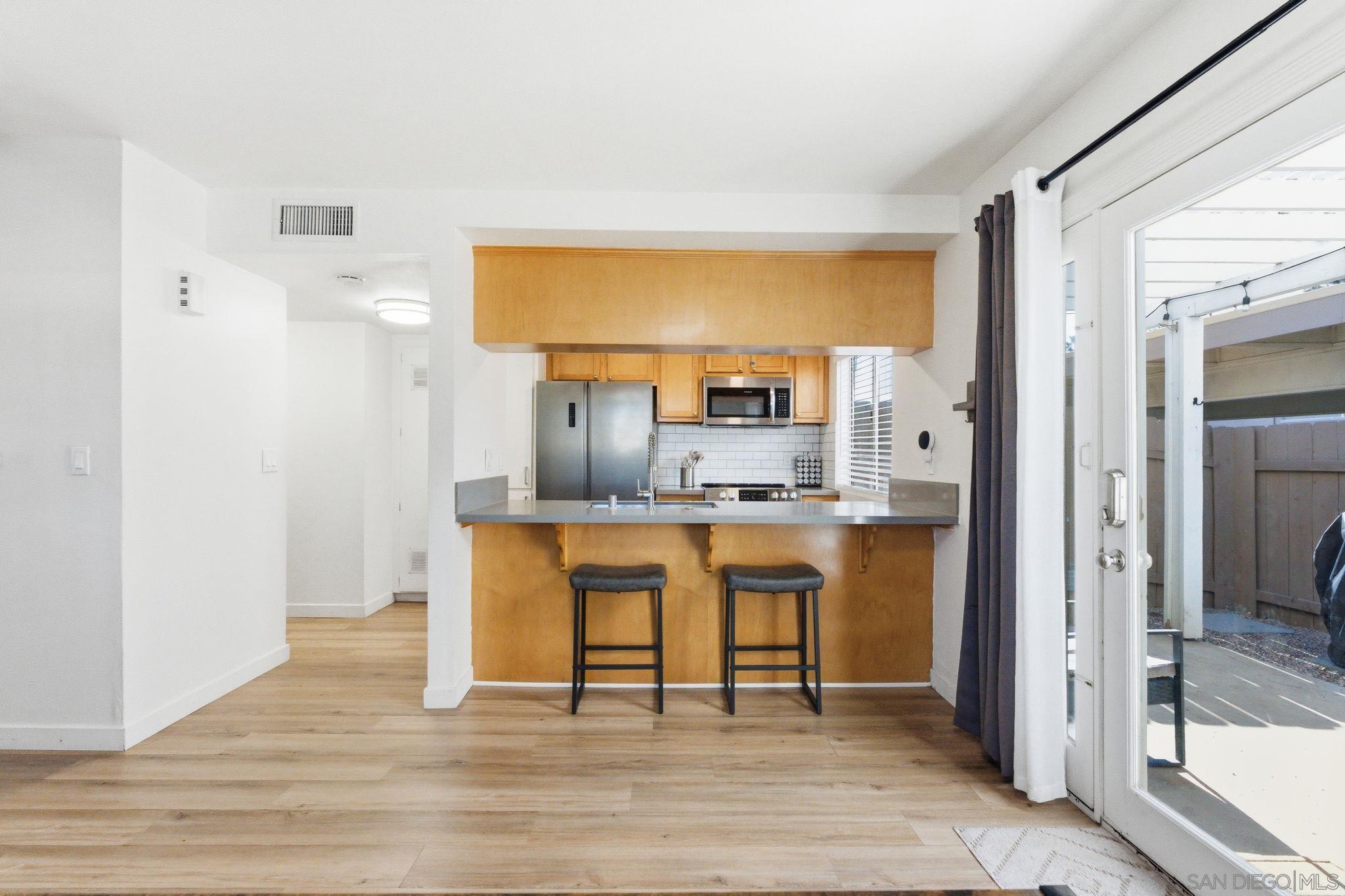 Detail Gallery Image 5 of 38 For 11941  Royal Rd  a,  El Cajon,  CA 92021 - 3 Beds | 2/1 Baths