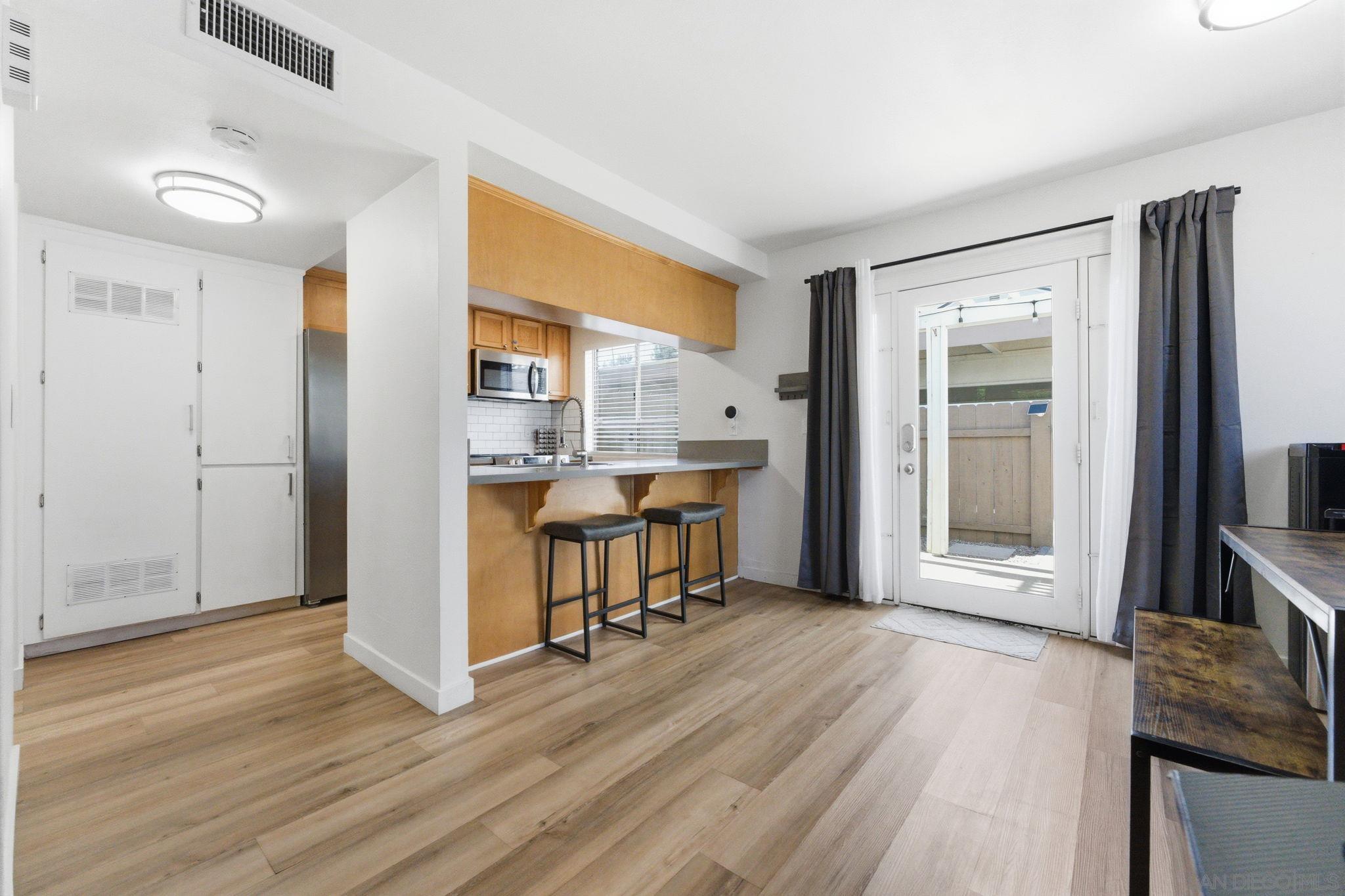 Detail Gallery Image 6 of 38 For 11941  Royal Rd  a,  El Cajon,  CA 92021 - 3 Beds | 2/1 Baths