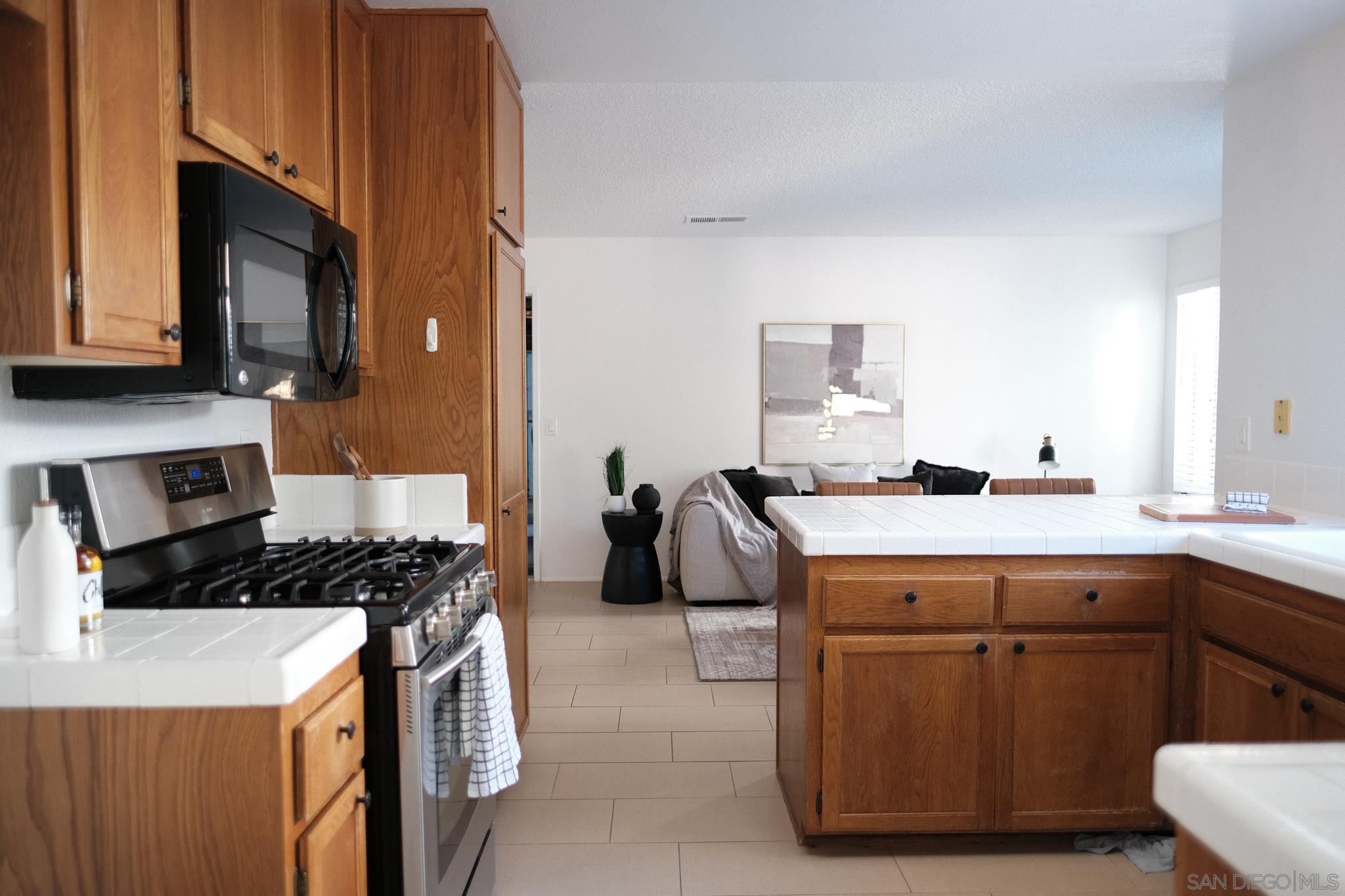 Detail Gallery Image 12 of 40 For 4835  Glenhaven Dr, Oceanside,  CA 92056 - 3 Beds | 2 Baths