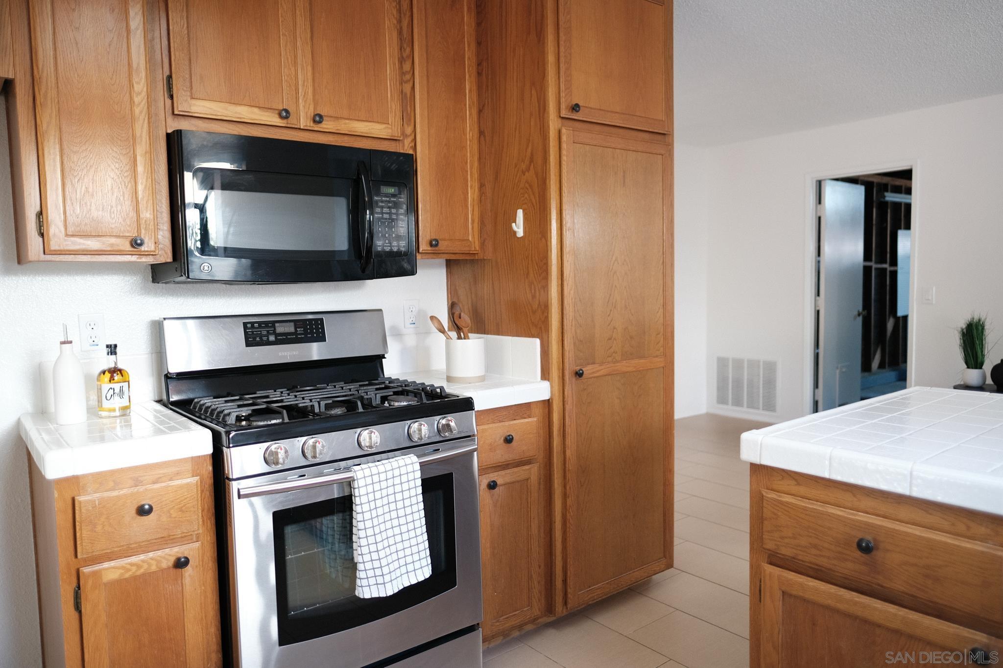 Detail Gallery Image 13 of 40 For 4835  Glenhaven Dr, Oceanside,  CA 92056 - 3 Beds | 2 Baths