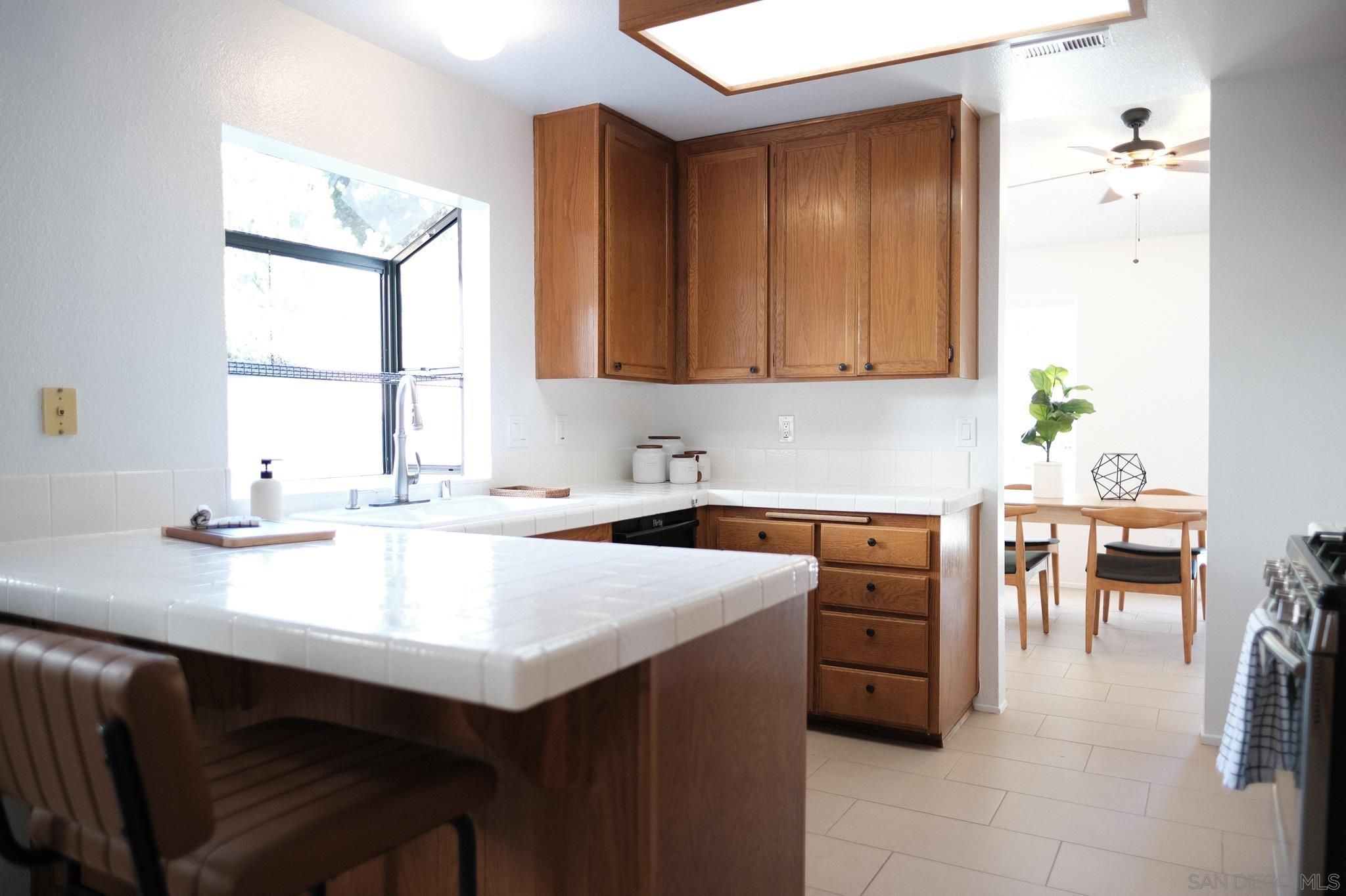 Detail Gallery Image 14 of 40 For 4835  Glenhaven Dr, Oceanside,  CA 92056 - 3 Beds | 2 Baths