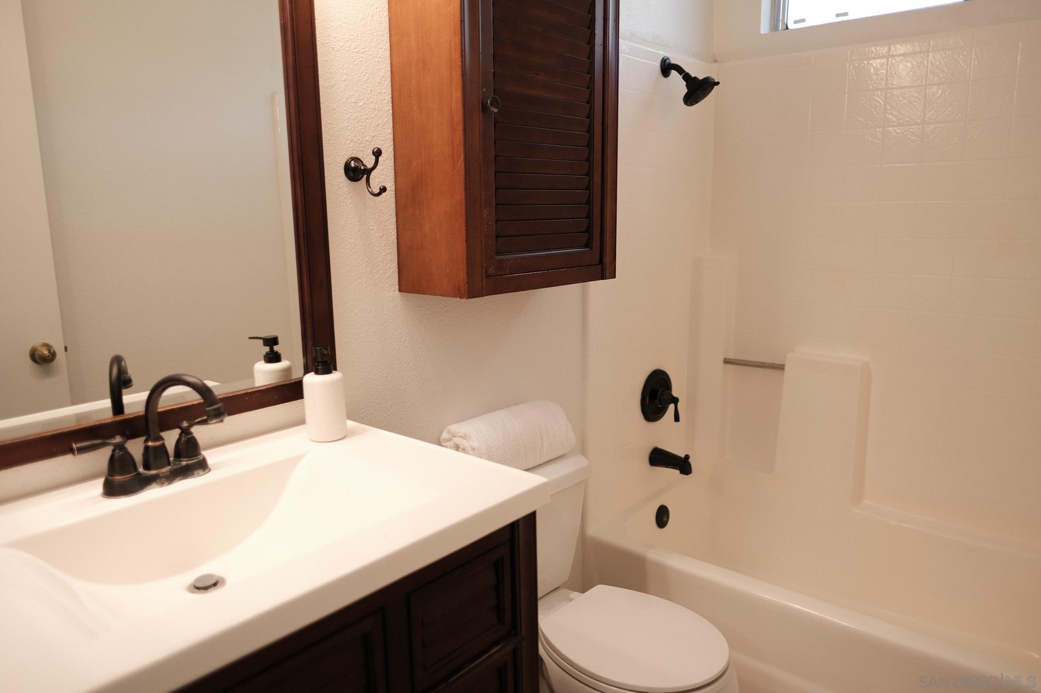 Detail Gallery Image 27 of 40 For 4835  Glenhaven Dr, Oceanside,  CA 92056 - 3 Beds | 2 Baths