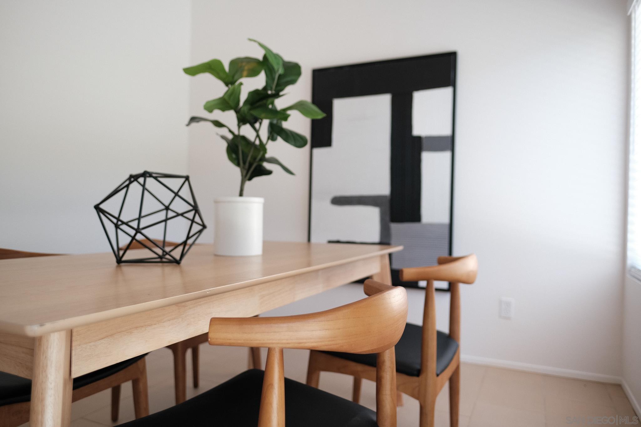 Detail Gallery Image 5 of 40 For 4835  Glenhaven Dr, Oceanside,  CA 92056 - 3 Beds | 2 Baths