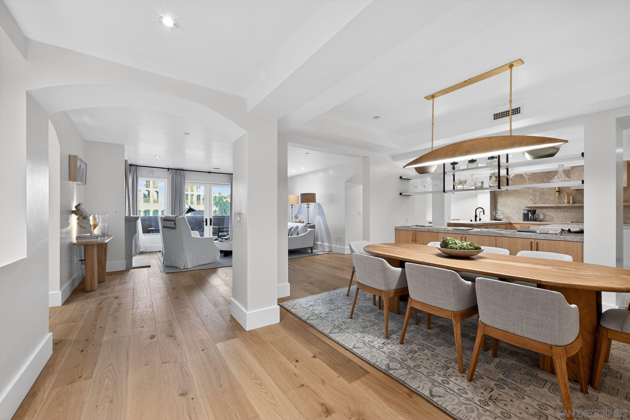 Detail Gallery Image 2 of 19 For 1040  Genter Street  #203,  La Jolla,  CA 92037 - 3 Beds | 3/1 Baths