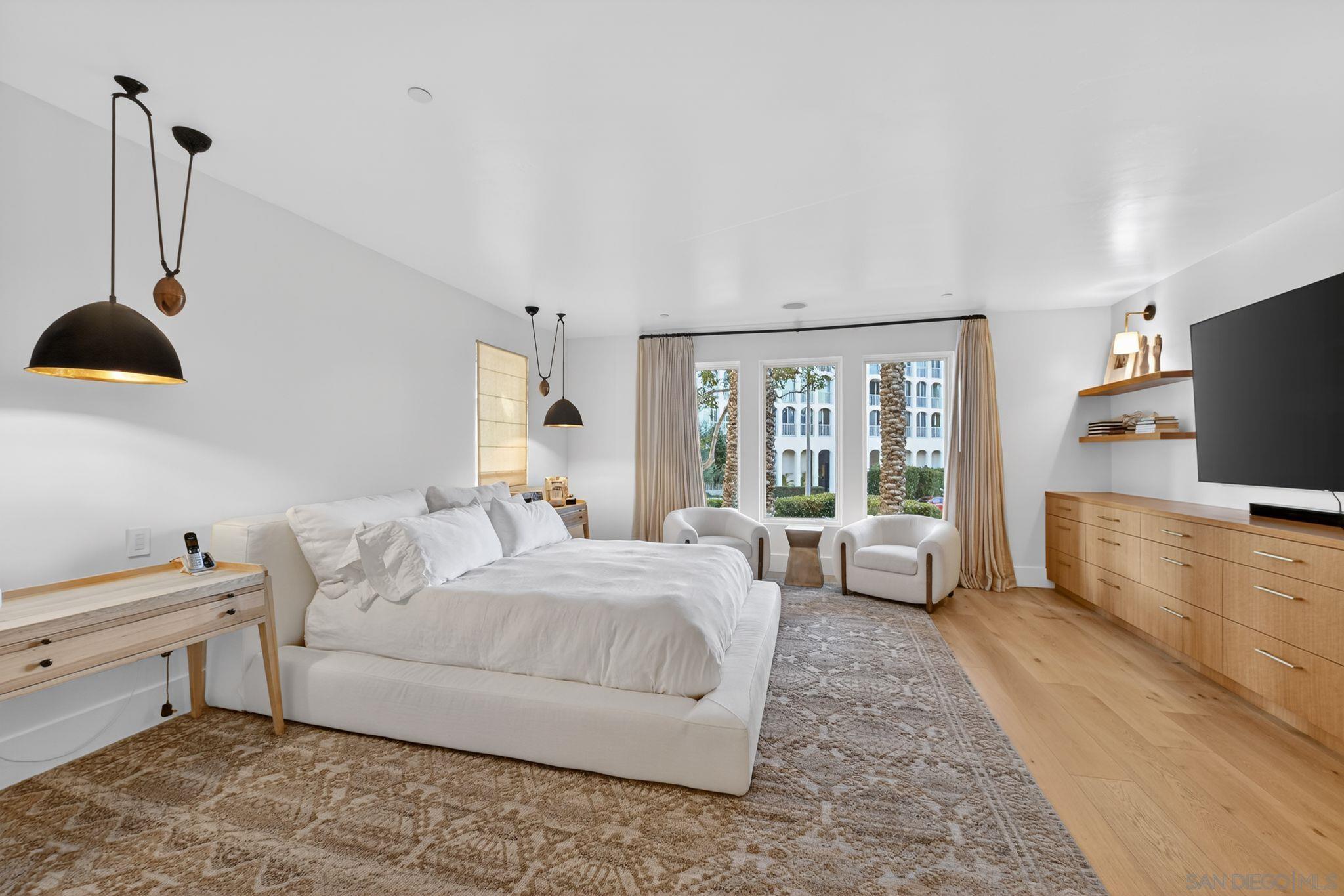 Detail Gallery Image 12 of 19 For 1040  Genter Street  #203,  La Jolla,  CA 92037 - 3 Beds | 3/1 Baths