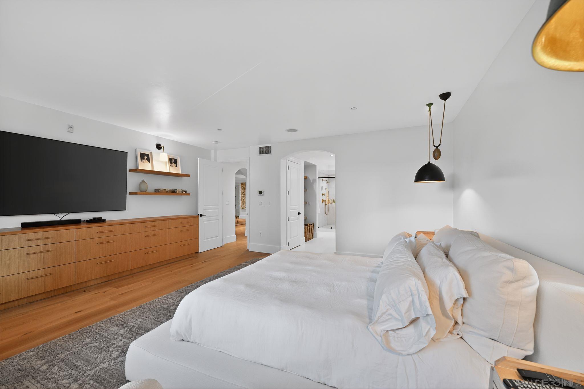 Detail Gallery Image 13 of 19 For 1040  Genter Street  #203,  La Jolla,  CA 92037 - 3 Beds | 3/1 Baths