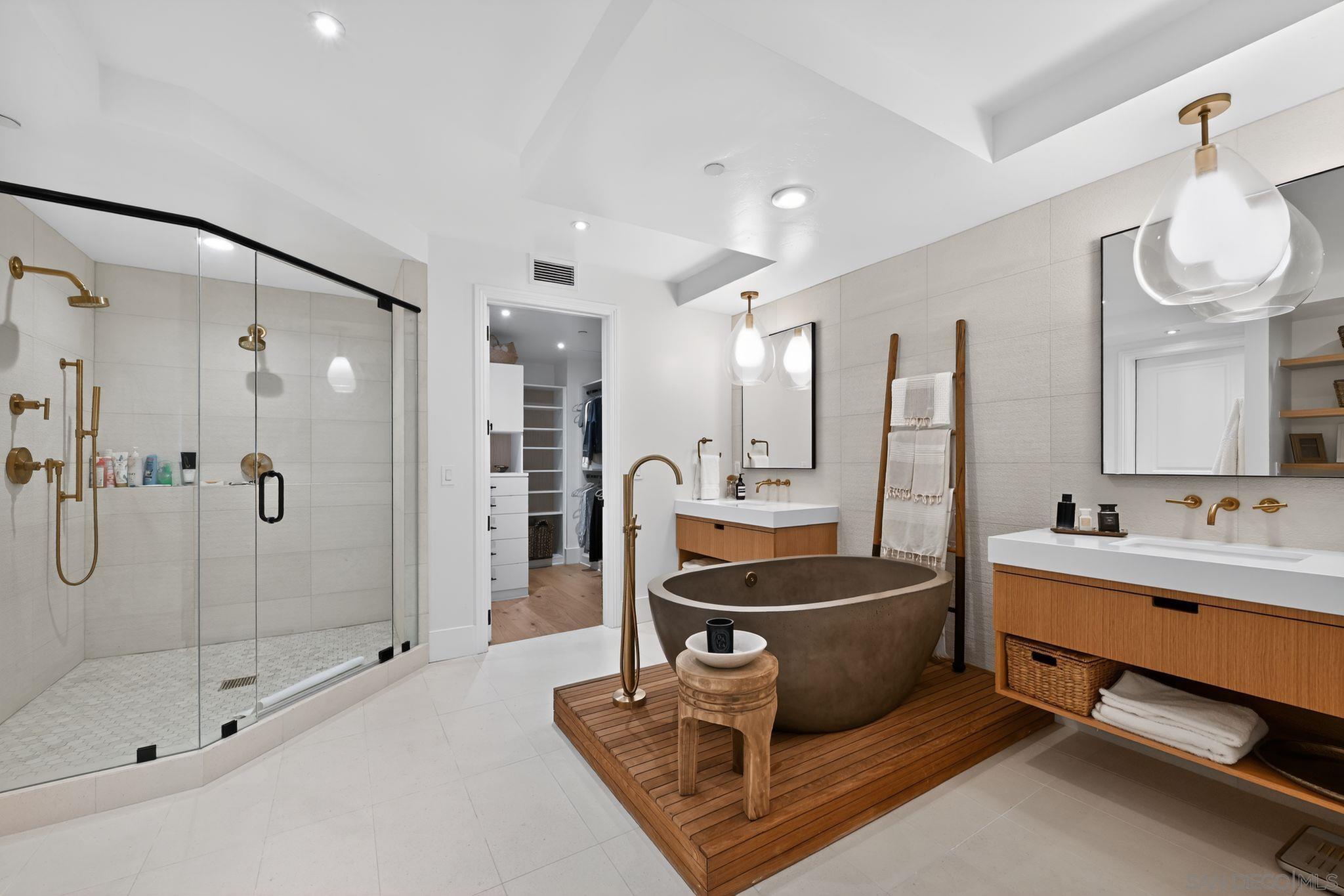 Detail Gallery Image 16 of 19 For 1040  Genter Street  #203,  La Jolla,  CA 92037 - 3 Beds | 3/1 Baths