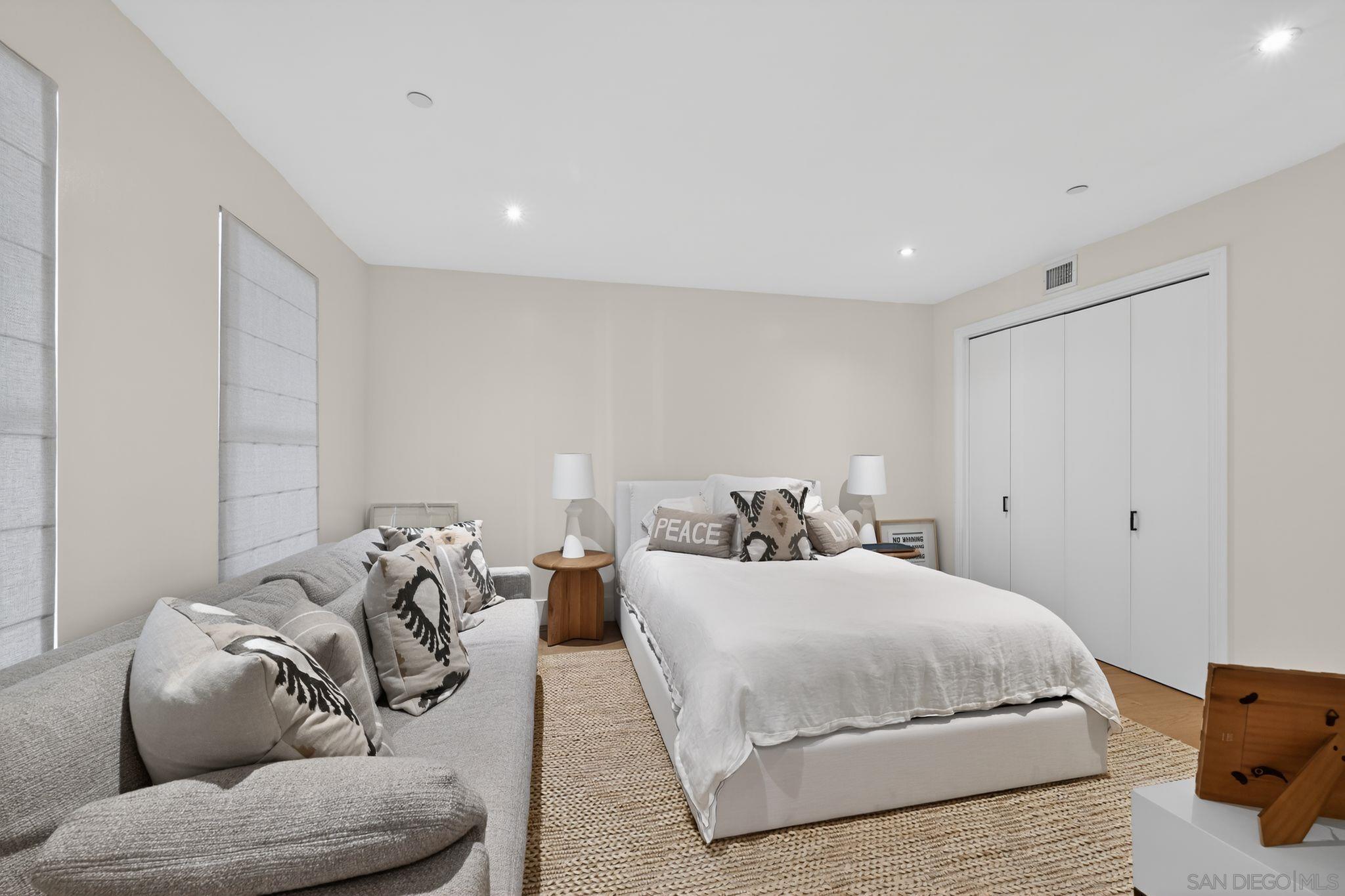 Detail Gallery Image 18 of 19 For 1040  Genter Street  #203,  La Jolla,  CA 92037 - 3 Beds | 3/1 Baths