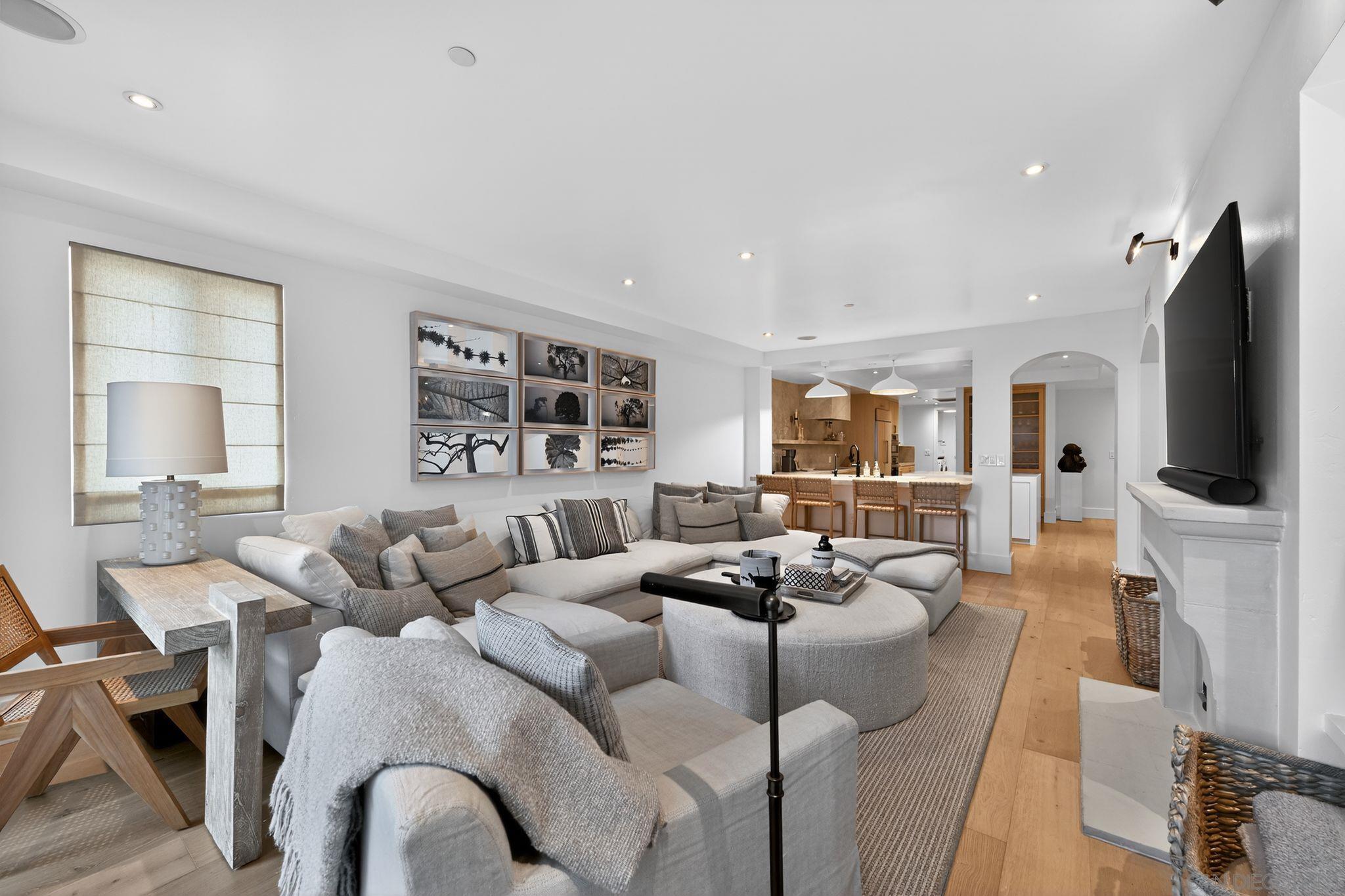 Detail Gallery Image 7 of 19 For 1040  Genter Street  #203,  La Jolla,  CA 92037 - 3 Beds | 3/1 Baths