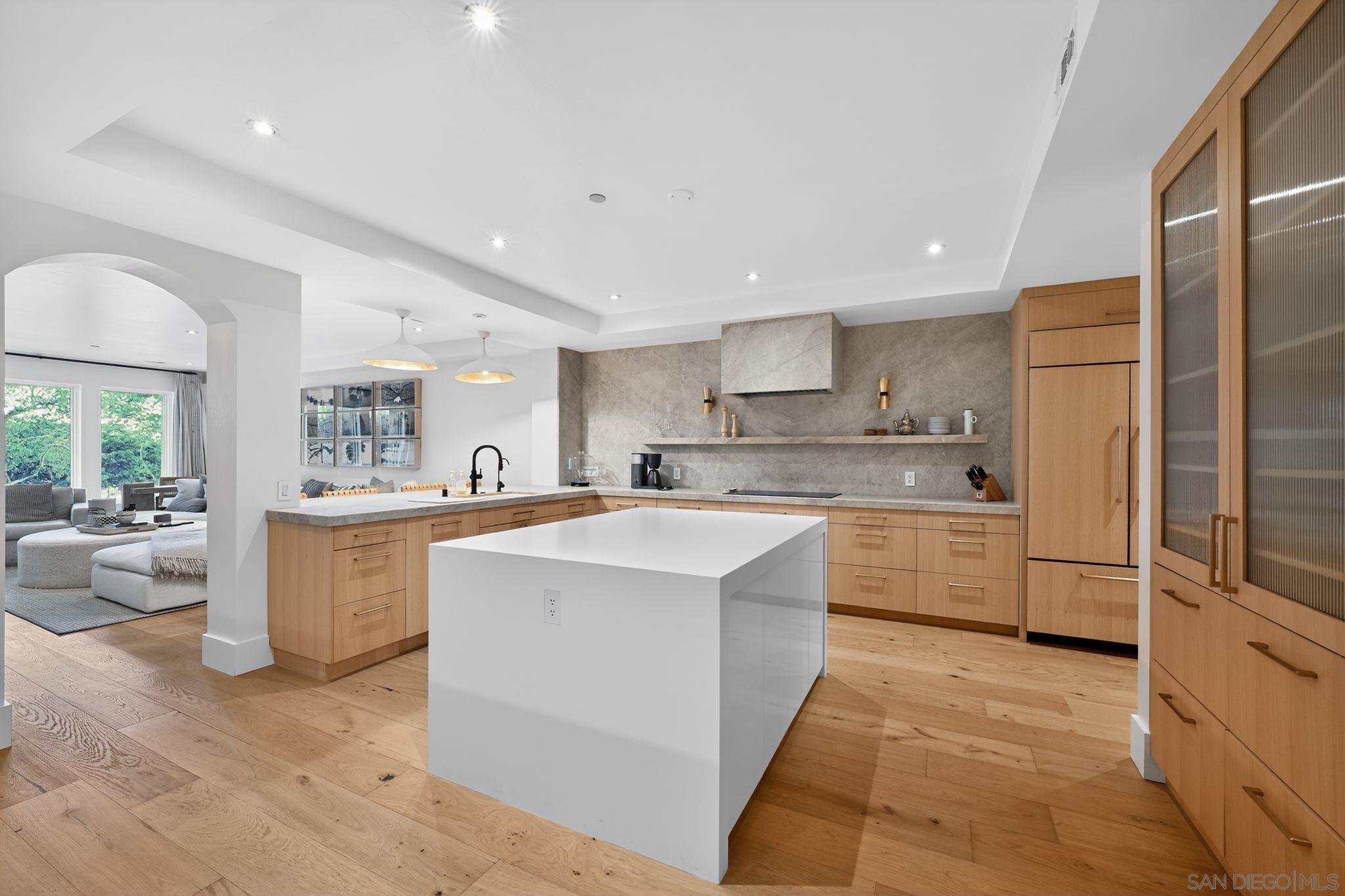 Detail Gallery Image 8 of 19 For 1040  Genter Street  #203,  La Jolla,  CA 92037 - 3 Beds | 3/1 Baths