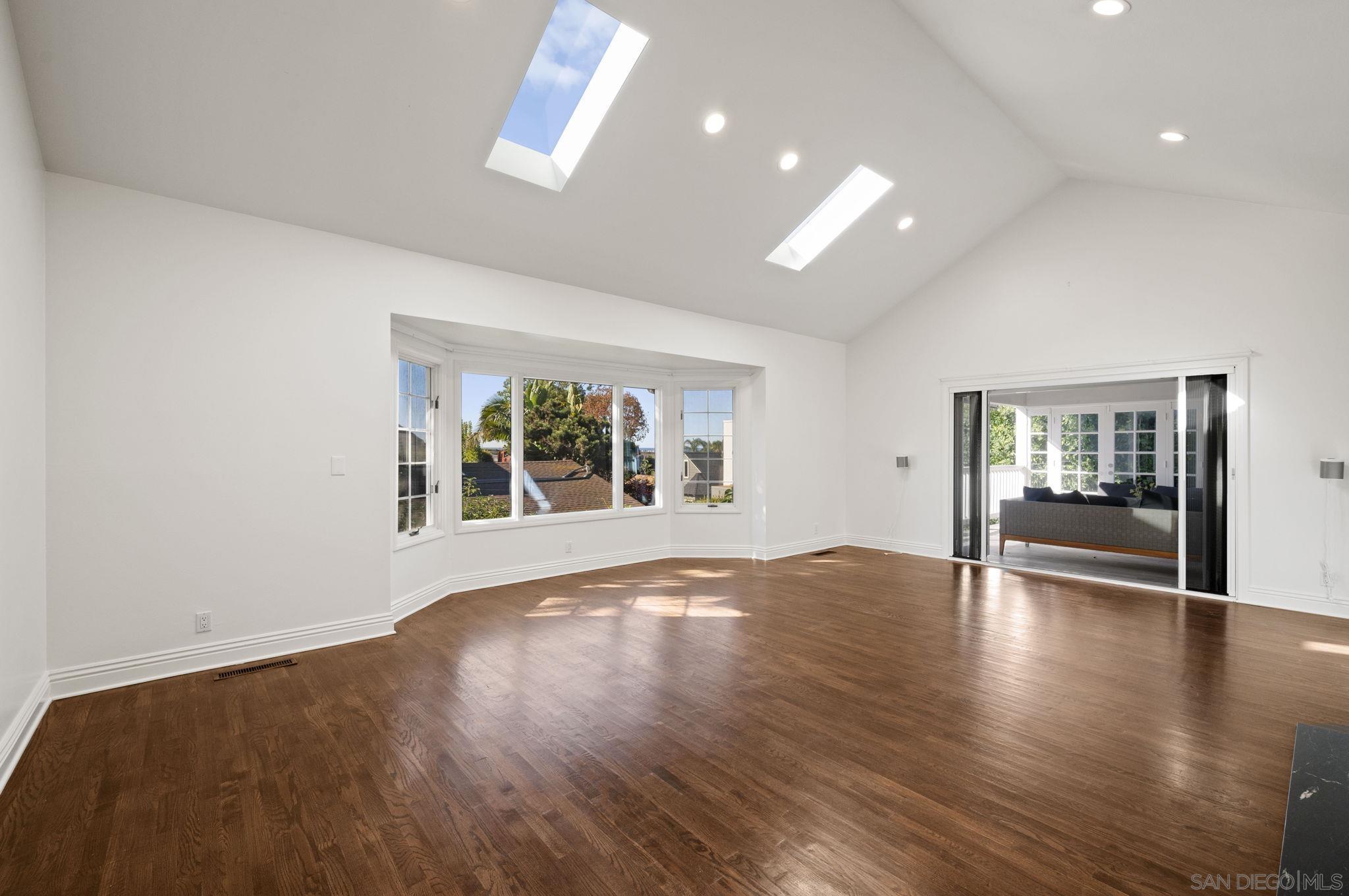 Detail Gallery Image 17 of 38 For 12740  via Felino, Del Mar,  CA 92014 - 3 Beds | 3/1 Baths