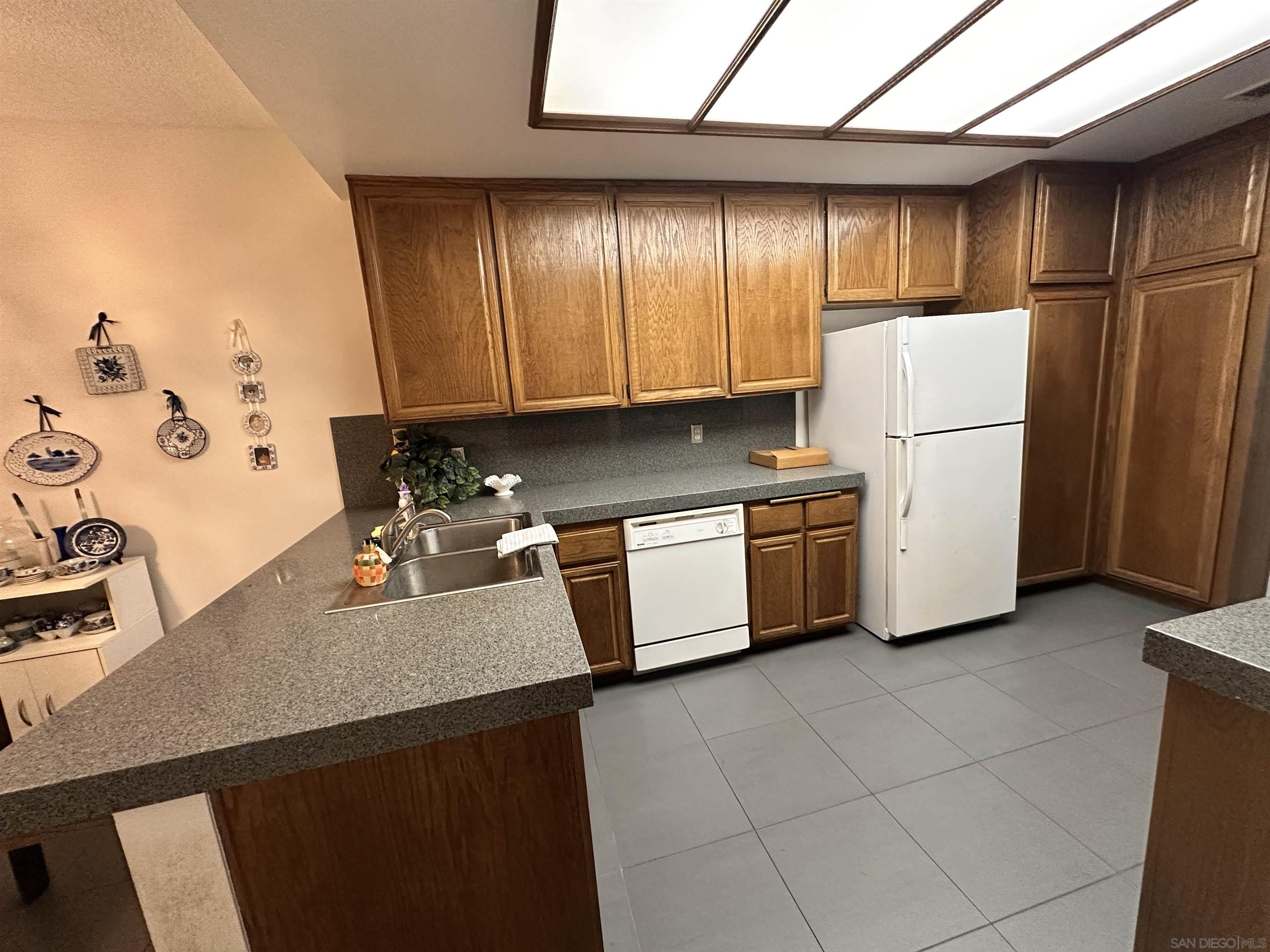 Detail Gallery Image 11 of 15 For 13078  Mindanao Way  #101,  Marina Del Rey,  CA 90292 - 2 Beds | 2 Baths