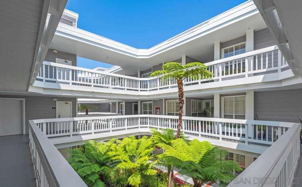 Detail Gallery Image 7 of 14 For 13078  Mindanao Way  #101,  Marina Del Rey,  CA 90292 - 2 Beds | 2 Baths