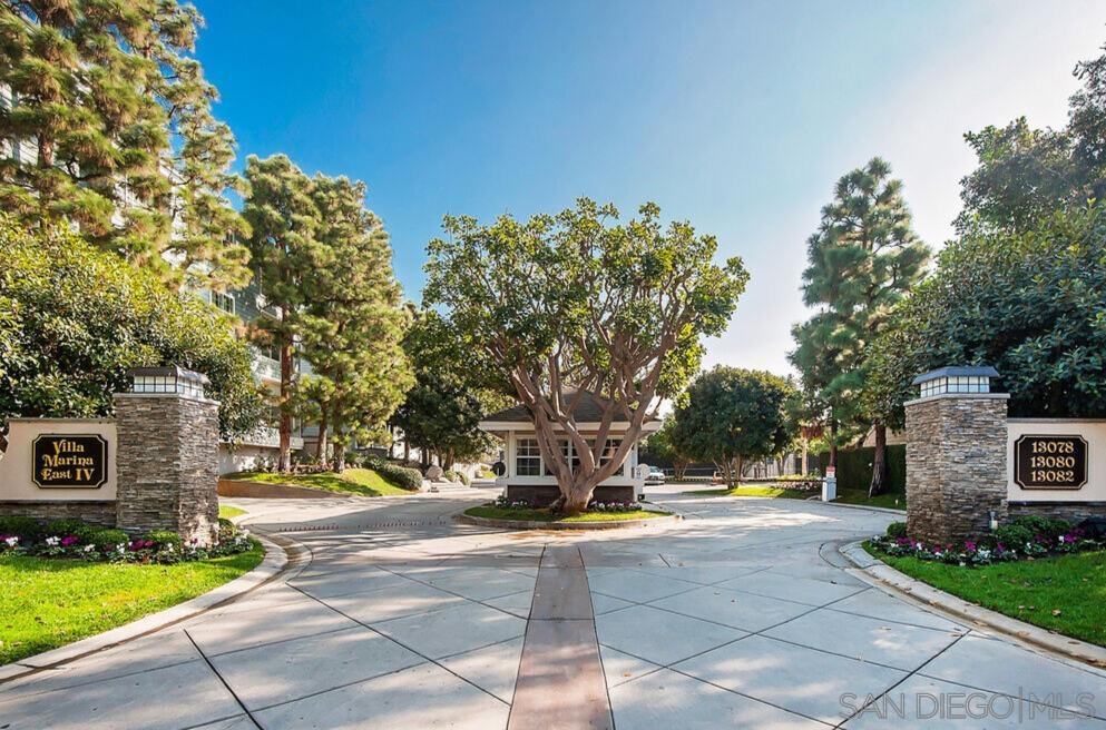 Detail Gallery Image 9 of 14 For 13078  Mindanao Way  #101,  Marina Del Rey,  CA 90292 - 2 Beds | 2 Baths