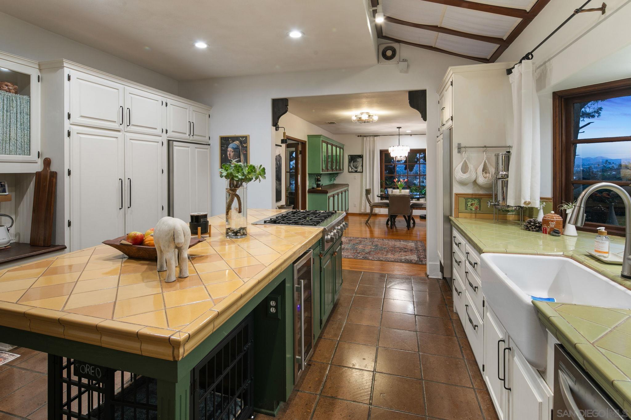 Detail Gallery Image 19 of 70 For 1115 S Mollison Ave, El Cajon,  CA 92020 - 5 Beds | 4/1 Baths