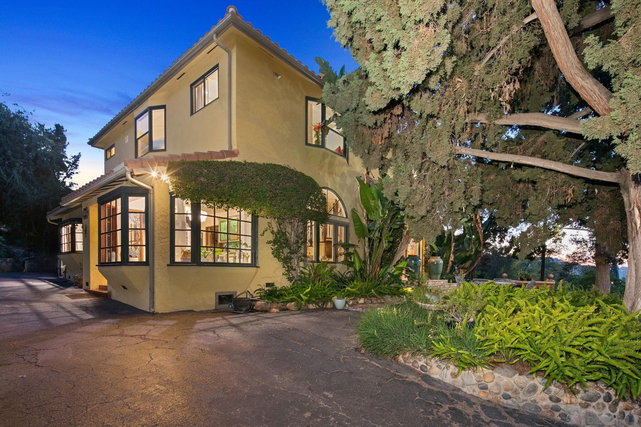 Detail Gallery Image 3 of 70 For 1115 S Mollison Ave, El Cajon,  CA 92020 - 5 Beds | 4/1 Baths