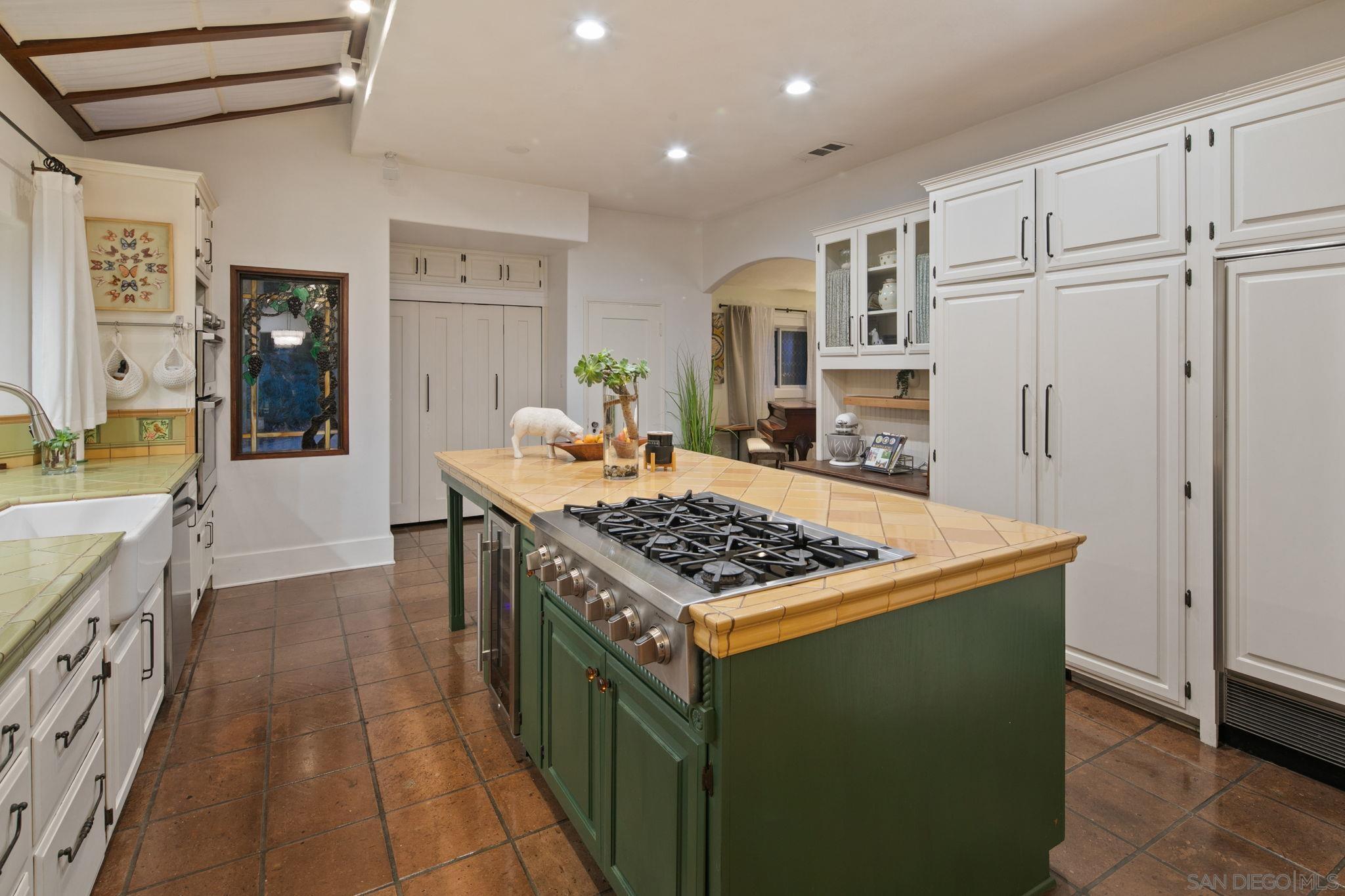 Detail Gallery Image 21 of 70 For 1115 S Mollison Ave, El Cajon,  CA 92020 - 5 Beds | 4/1 Baths