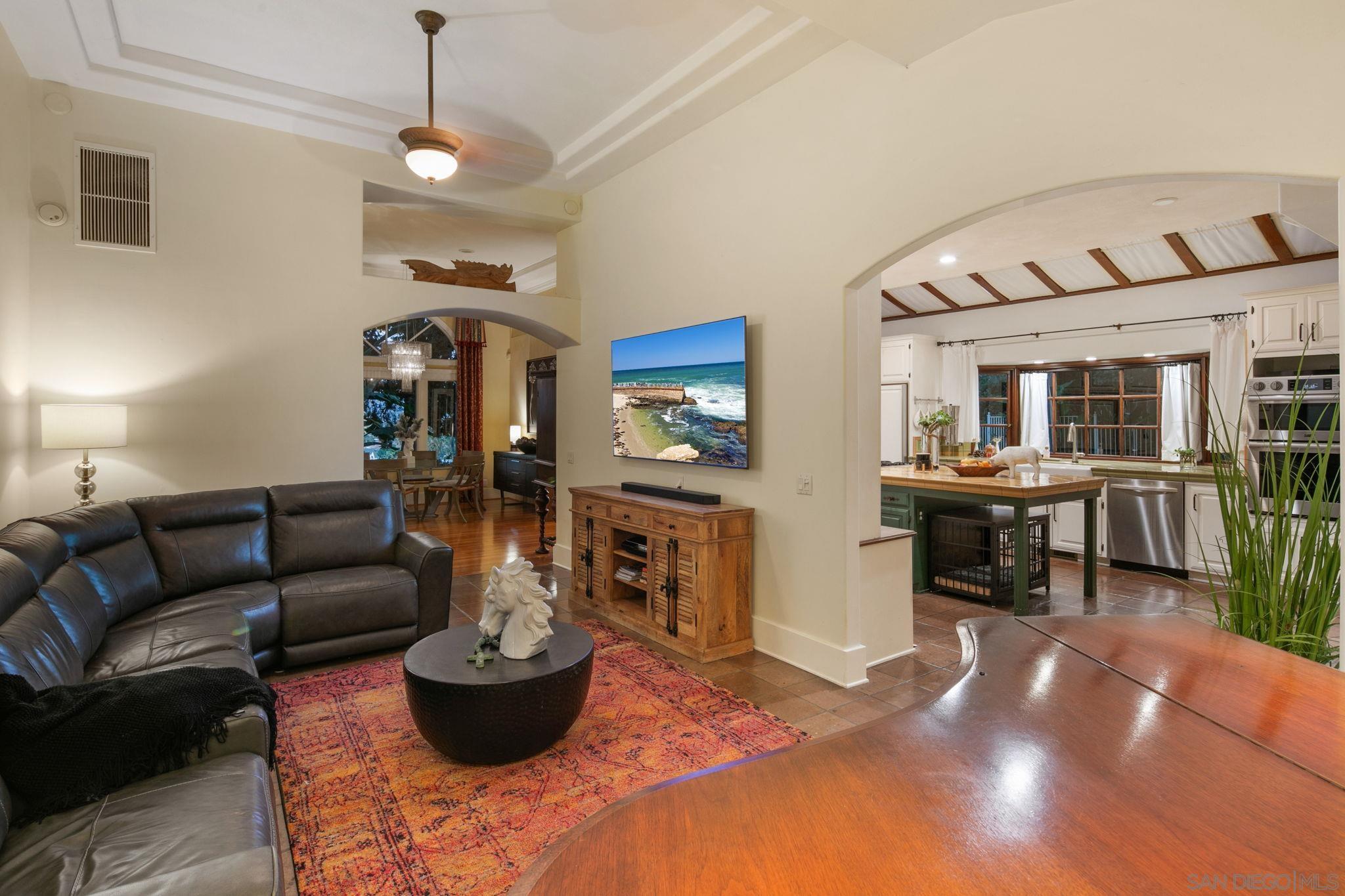 Detail Gallery Image 32 of 70 For 1115 S Mollison Ave, El Cajon,  CA 92020 - 5 Beds | 4/1 Baths