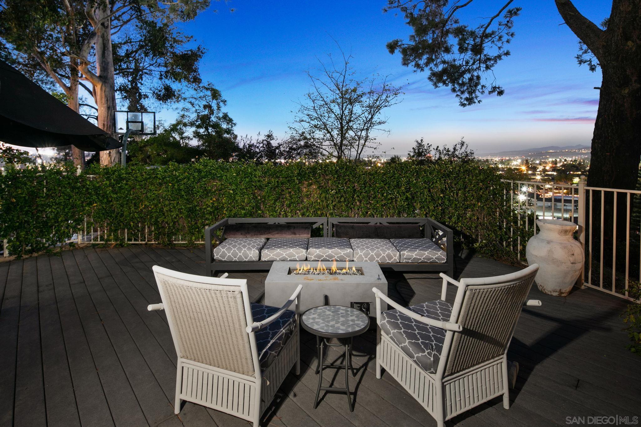 Detail Gallery Image 7 of 70 For 1115 S Mollison Ave, El Cajon,  CA 92020 - 5 Beds | 4/1 Baths