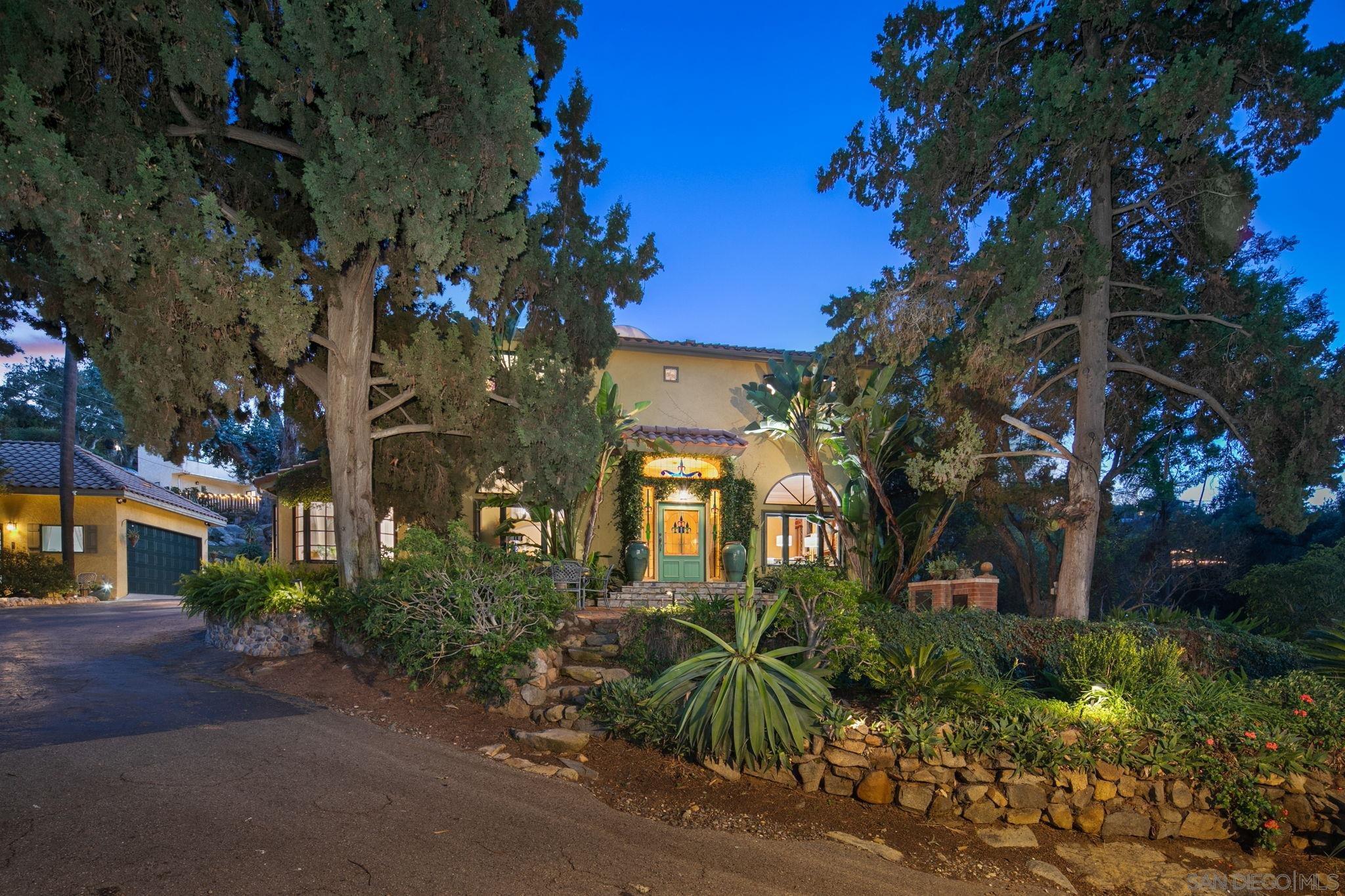 Detail Gallery Image 8 of 70 For 1115 S Mollison Ave, El Cajon,  CA 92020 - 5 Beds | 4/1 Baths