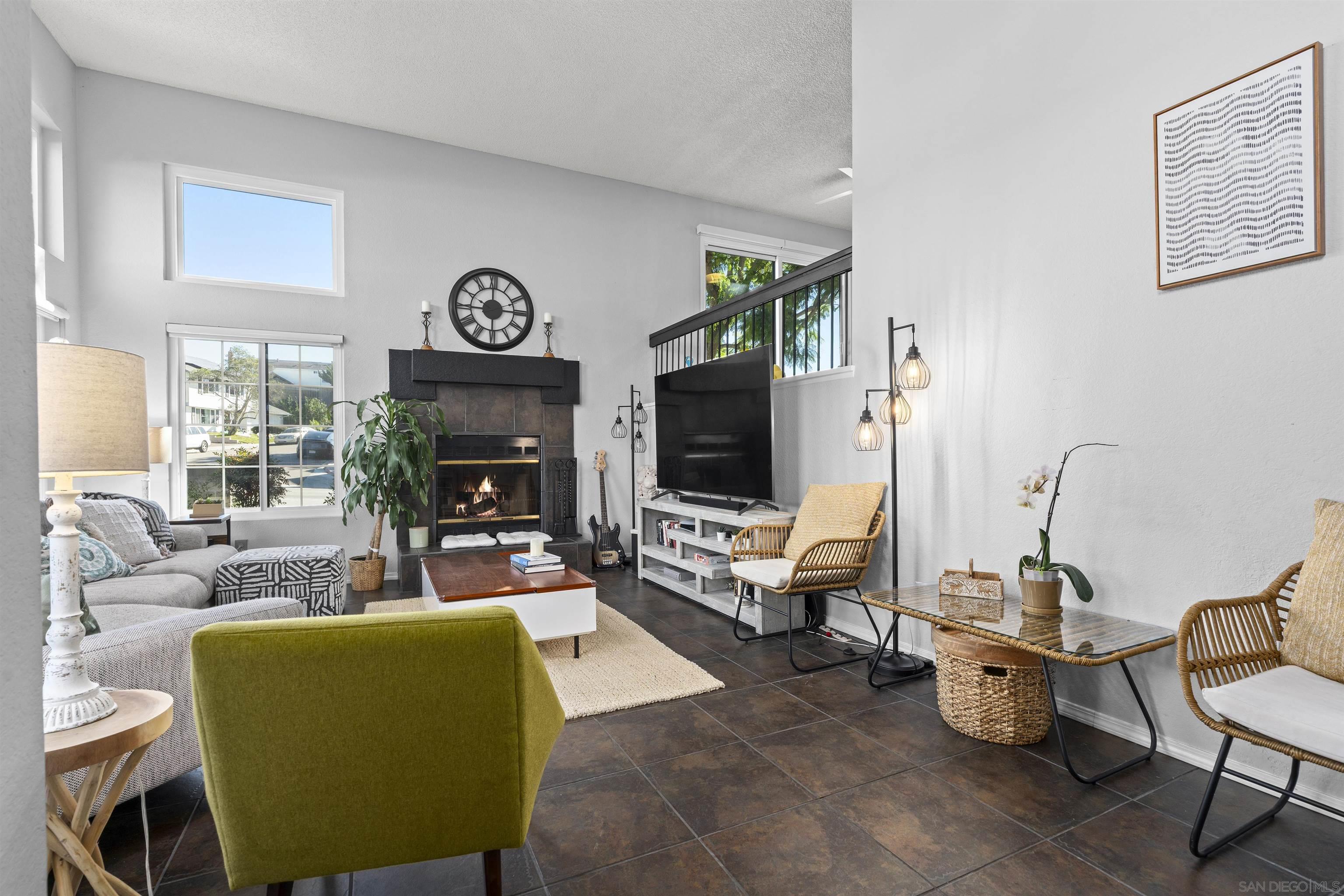 Detail Gallery Image 2 of 51 For 8896  Highwood Dr  #C,  San Diego,  CA 92119 - 3 Beds | 2/1 Baths