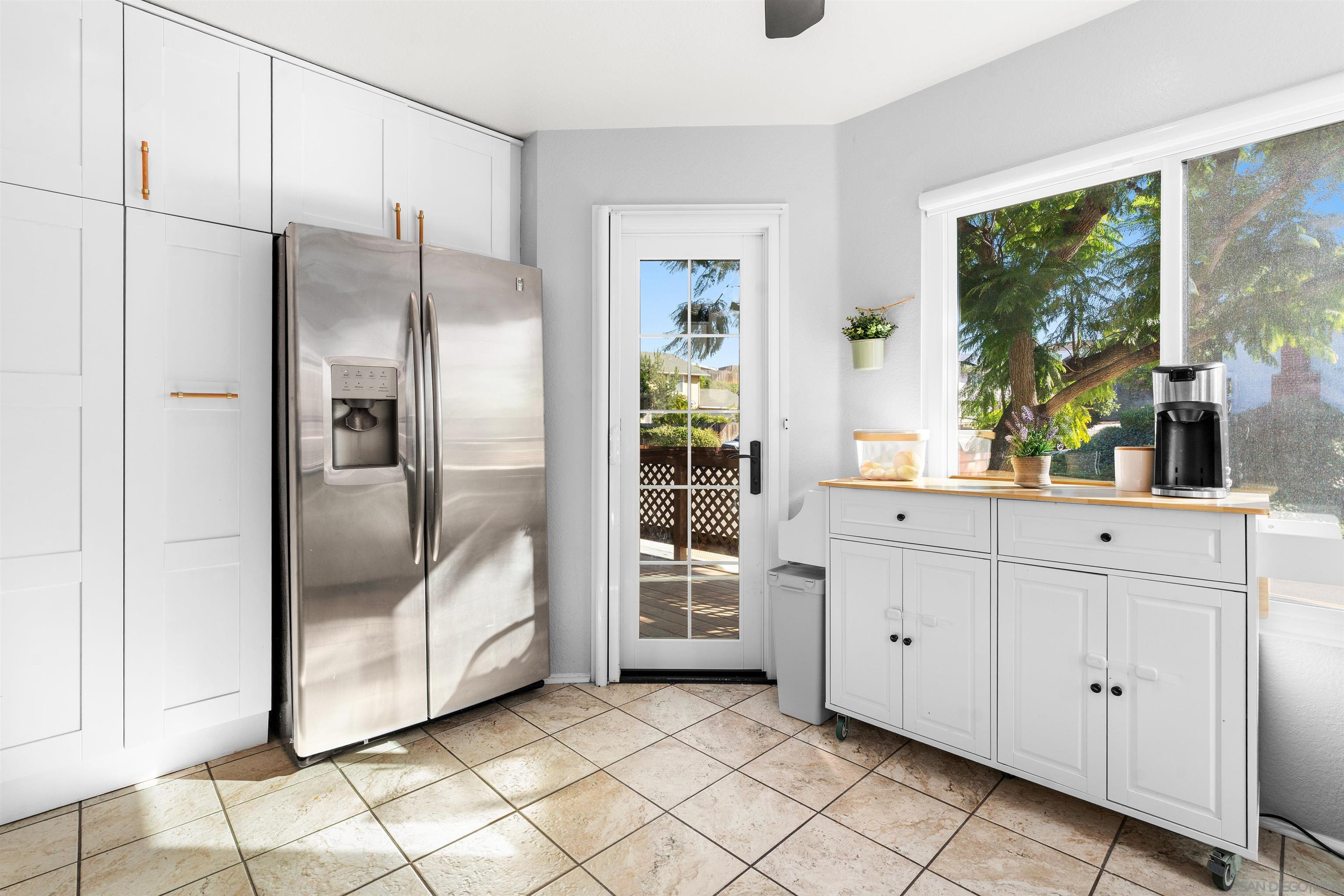 Detail Gallery Image 13 of 51 For 8896  Highwood Dr  #C,  San Diego,  CA 92119 - 3 Beds | 2/1 Baths