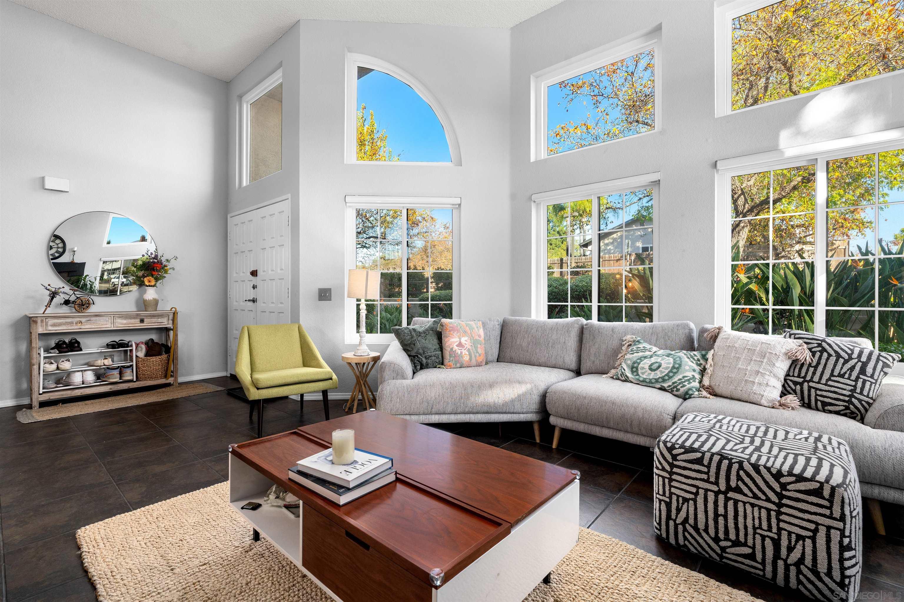 Detail Gallery Image 3 of 51 For 8896  Highwood Dr  #C,  San Diego,  CA 92119 - 3 Beds | 2/1 Baths