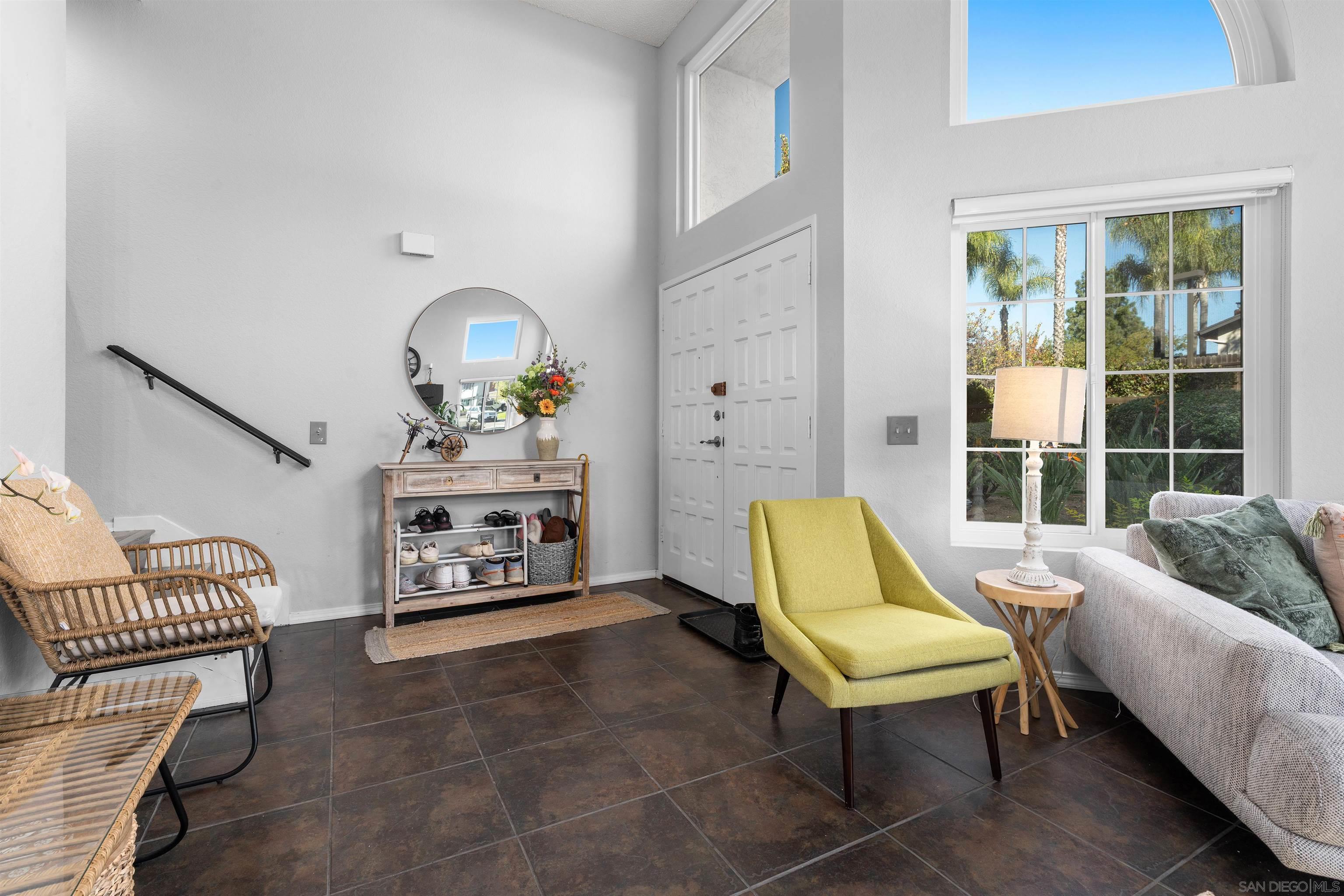 Detail Gallery Image 4 of 51 For 8896  Highwood Dr  #C,  San Diego,  CA 92119 - 3 Beds | 2/1 Baths