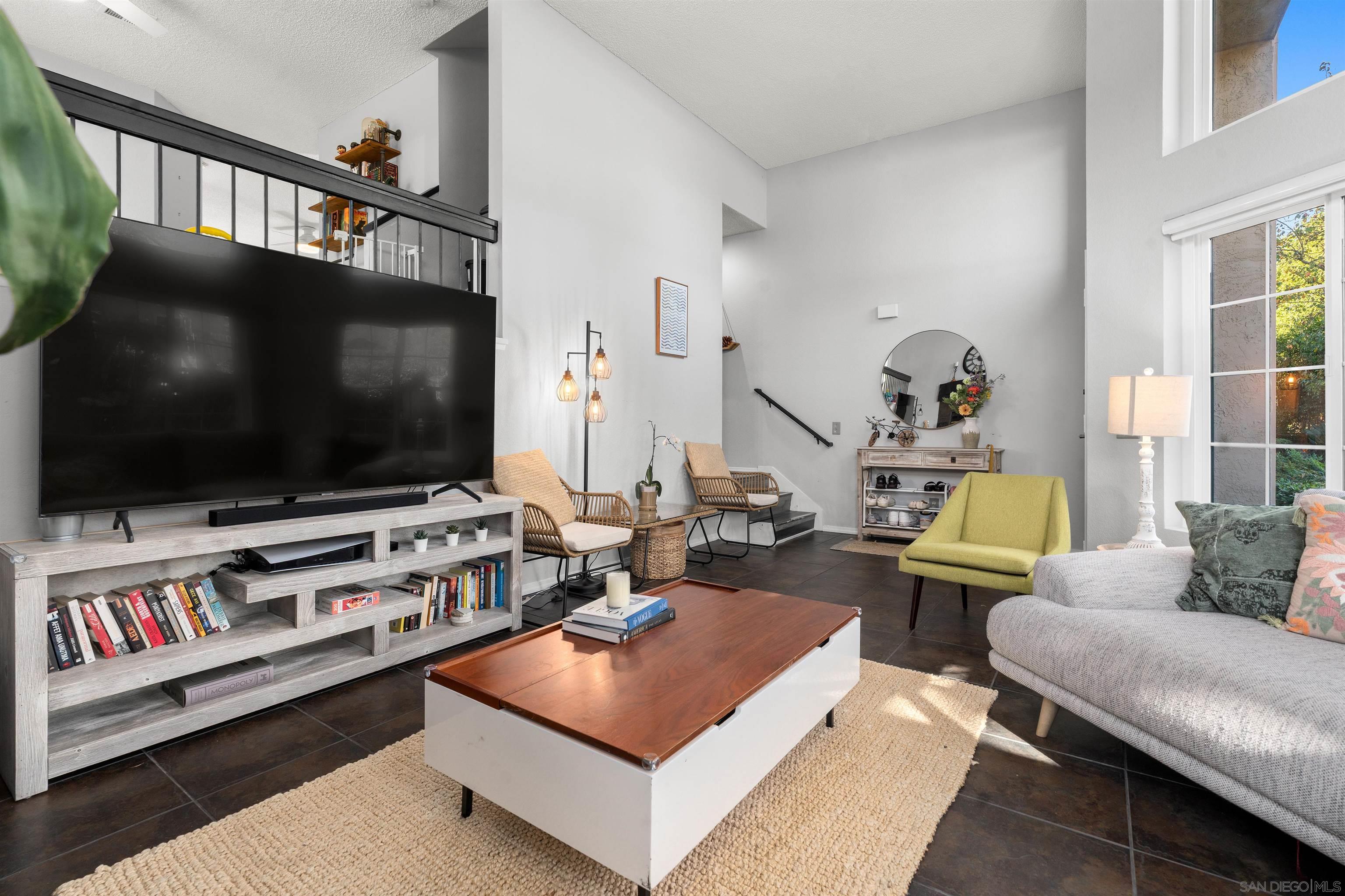 Detail Gallery Image 5 of 51 For 8896  Highwood Dr  #C,  San Diego,  CA 92119 - 3 Beds | 2/1 Baths