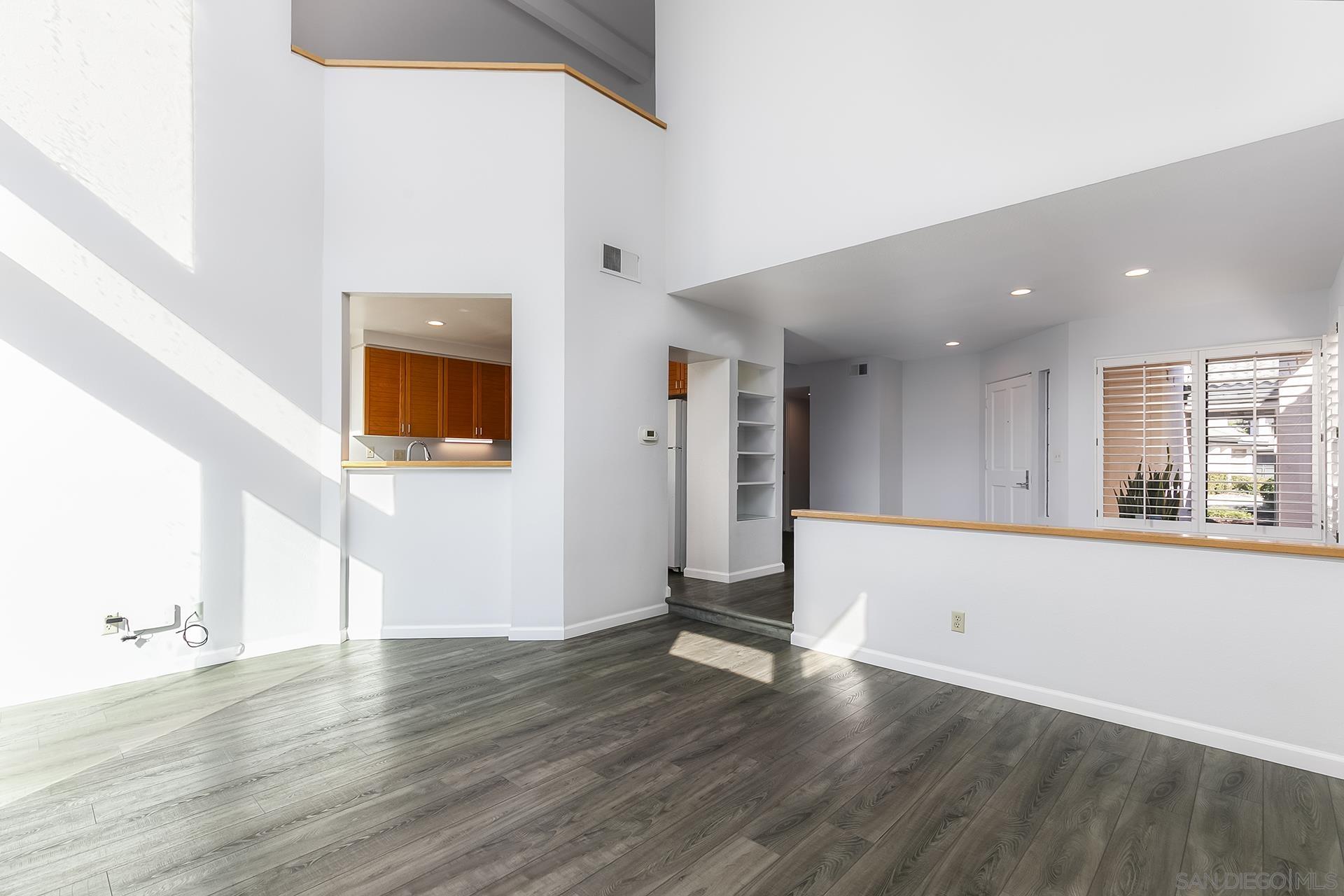 Detail Gallery Image 11 of 38 For 6327  Caminito Del Cervato, San Diego,  CA 92111 - 3 Beds | 2/1 Baths