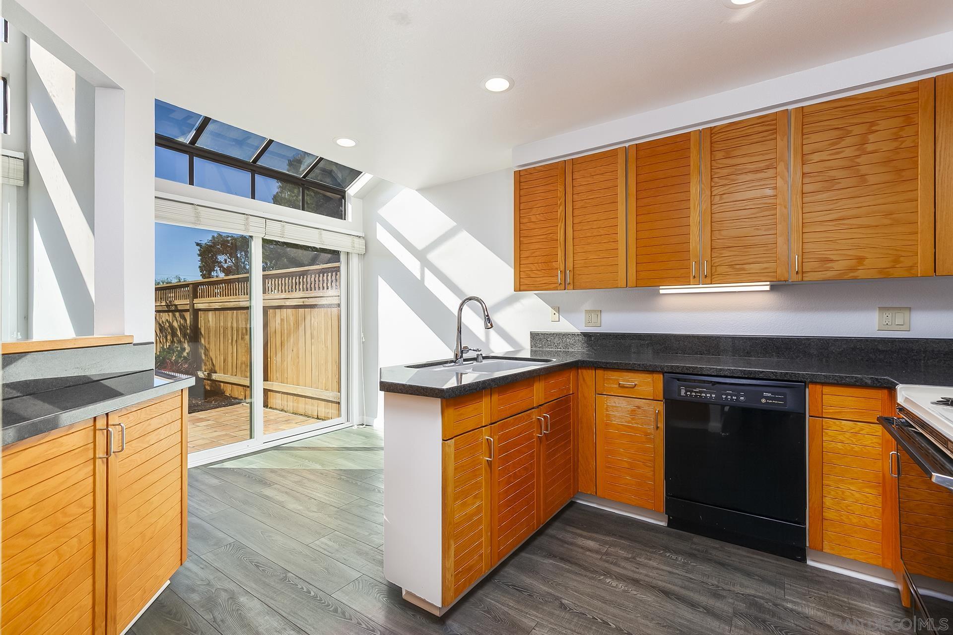 Detail Gallery Image 13 of 38 For 6327  Caminito Del Cervato, San Diego,  CA 92111 - 3 Beds | 2/1 Baths