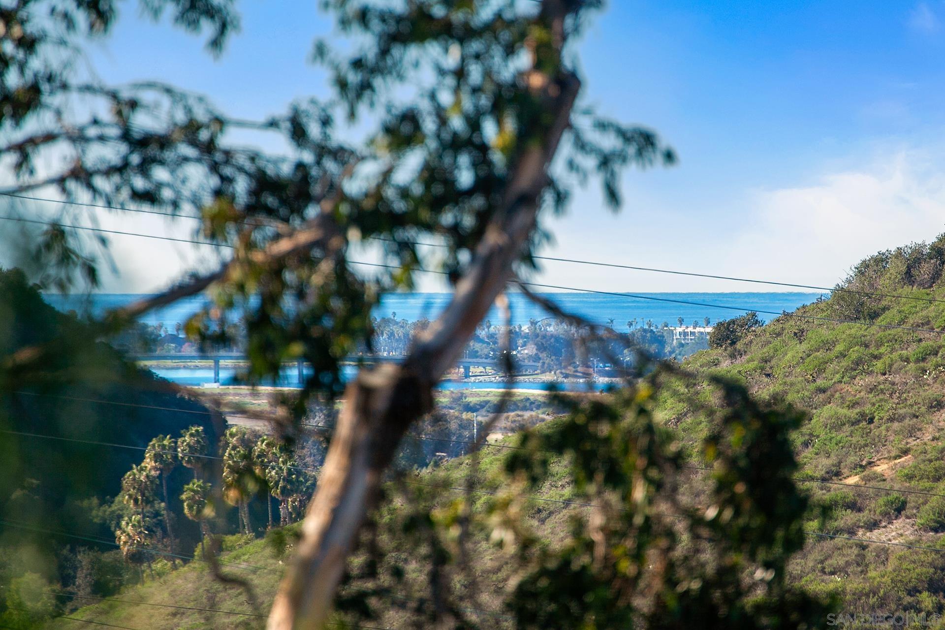 Detail Gallery Image 4 of 38 For 6327  Caminito Del Cervato, San Diego,  CA 92111 - 3 Beds | 2/1 Baths