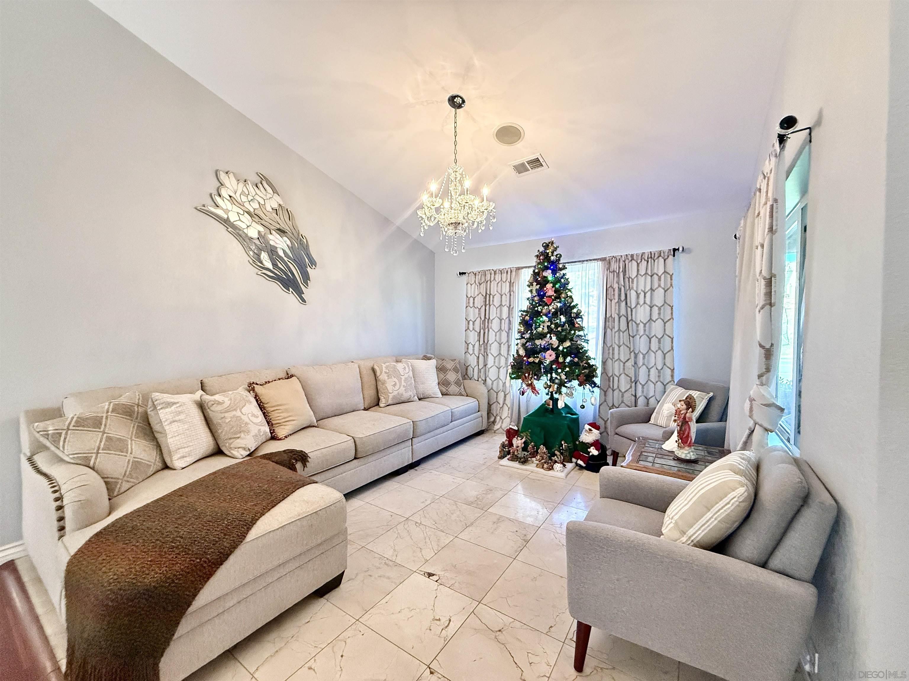 Detail Gallery Image 11 of 25 For 1423  Vista Grande Rd, El Cajon,  CA 92019 - 3 Beds | 2 Baths