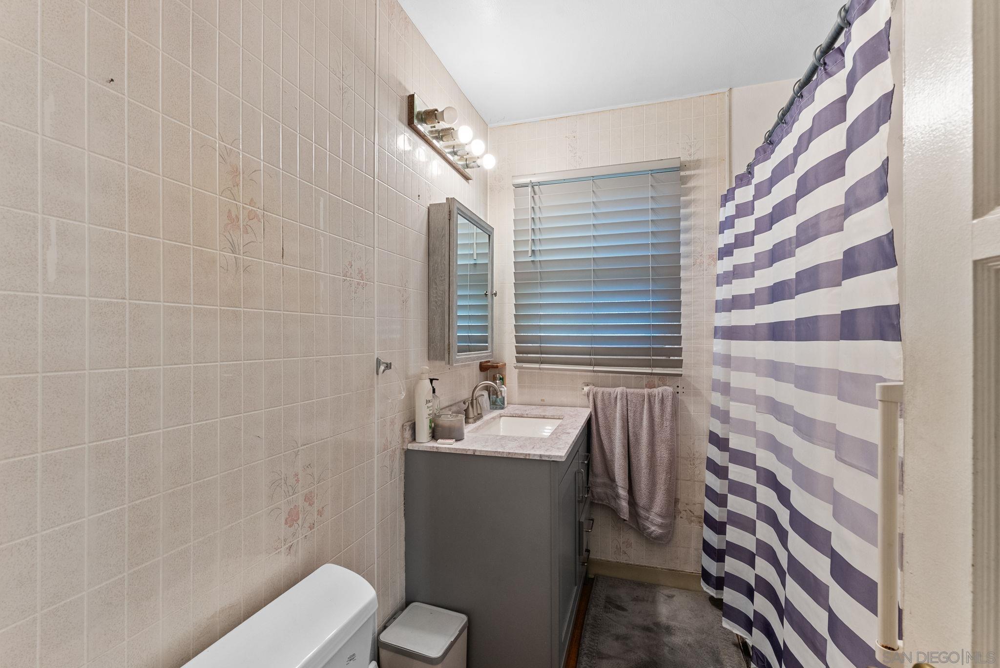 Detail Gallery Image 7 of 19 For 24  N Harbison Ave, National City,  CA 91950 - 3 Beds | 1 Baths