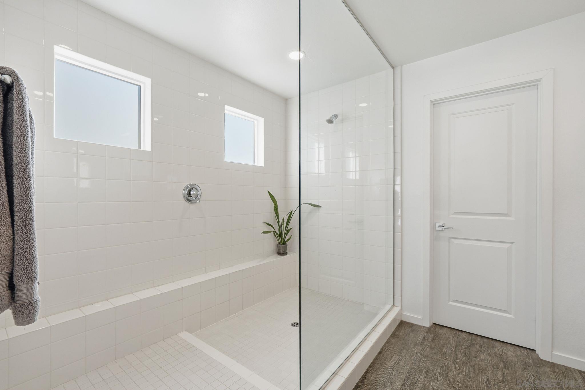 Detail Gallery Image 11 of 62 For 8337  Summit Way, San Diego,  CA 92108 - 3 Beds | 3/1 Baths