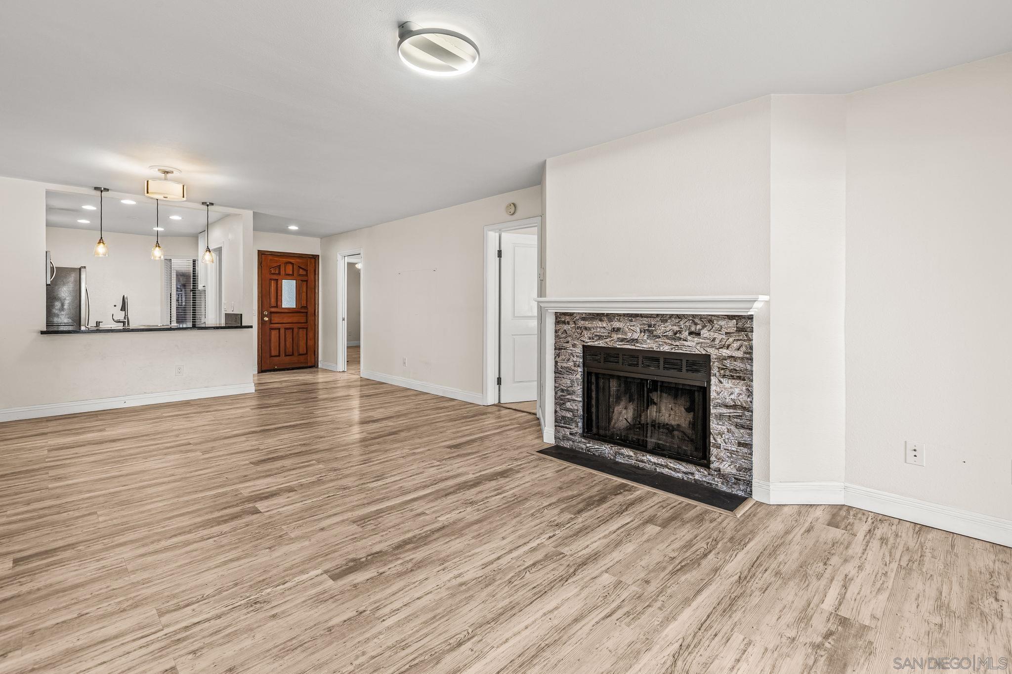 Front Image Thumbnail for SD250045487