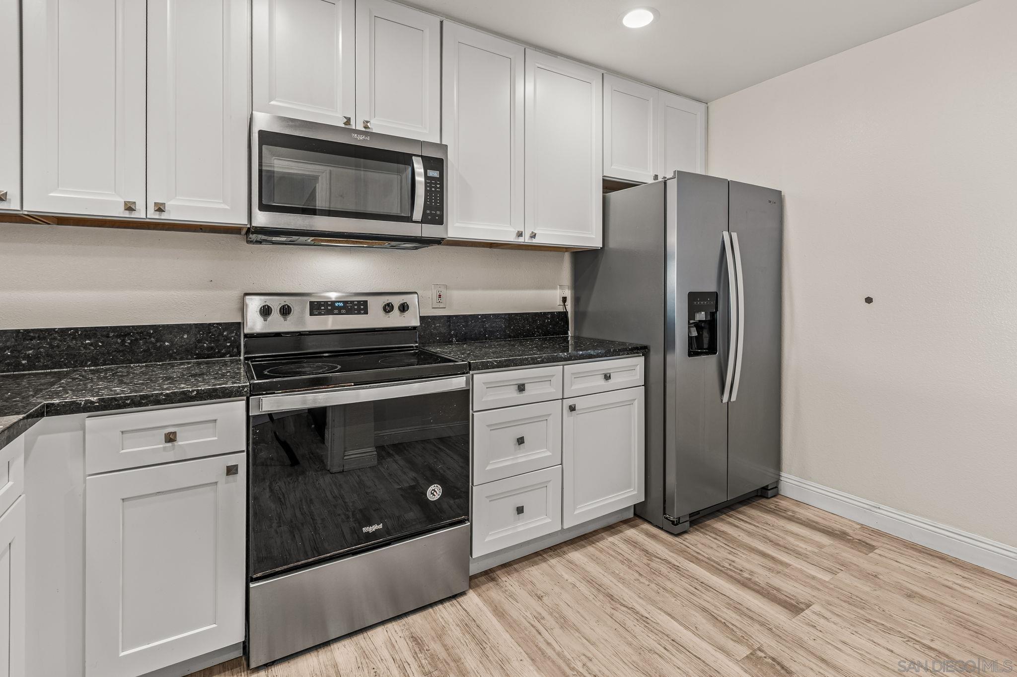 Detail Gallery Image 11 of 27 For 3525  Lebon Drive  #104,  San Diego,  CA 92122 - 2 Beds | 2 Baths