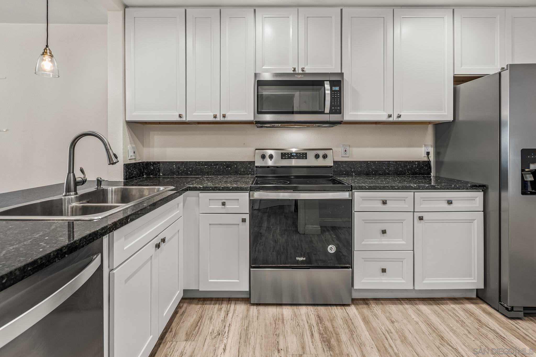 Detail Gallery Image 12 of 27 For 3525  Lebon Drive  #104,  San Diego,  CA 92122 - 2 Beds | 2 Baths