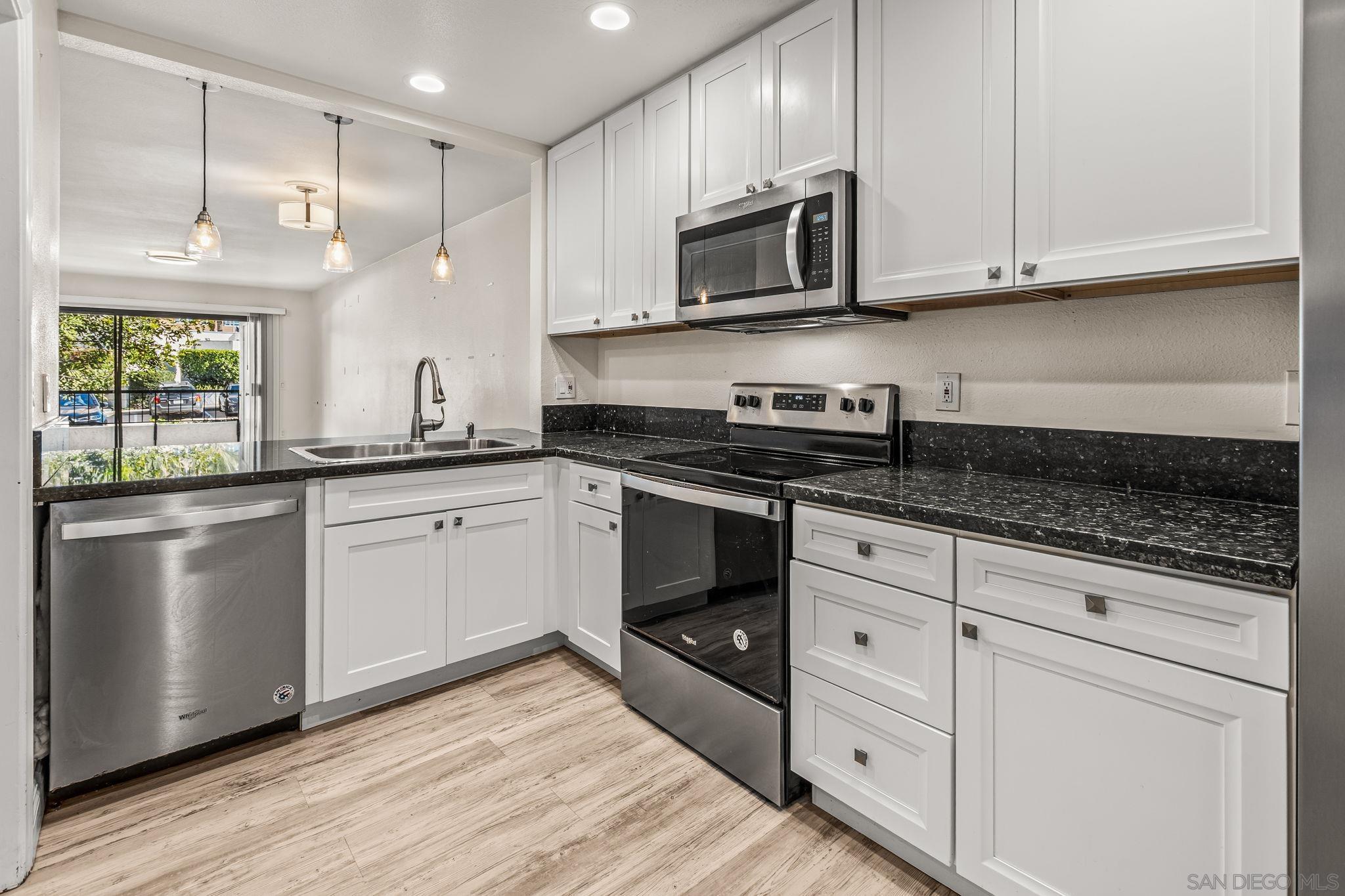 Detail Gallery Image 13 of 27 For 3525  Lebon Drive  #104,  San Diego,  CA 92122 - 2 Beds | 2 Baths