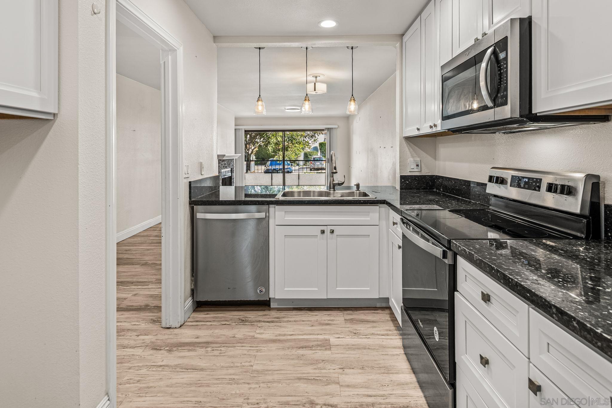 Detail Gallery Image 14 of 27 For 3525  Lebon Drive  #104,  San Diego,  CA 92122 - 2 Beds | 2 Baths