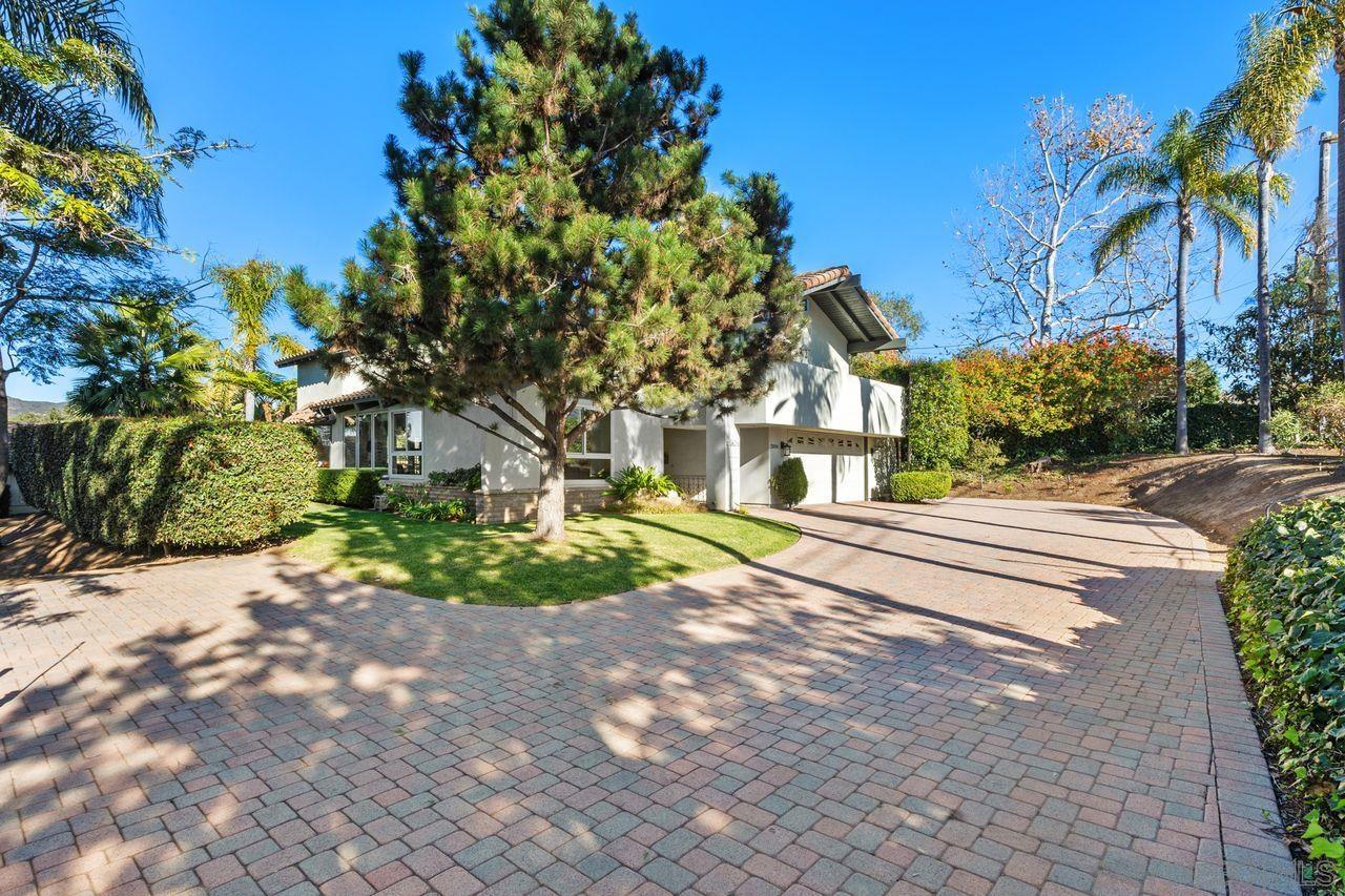 Detail Gallery Image 2 of 46 For 2006  Catalina Ave, Vista,  CA 92084 - 4 Beds | 2/1 Baths