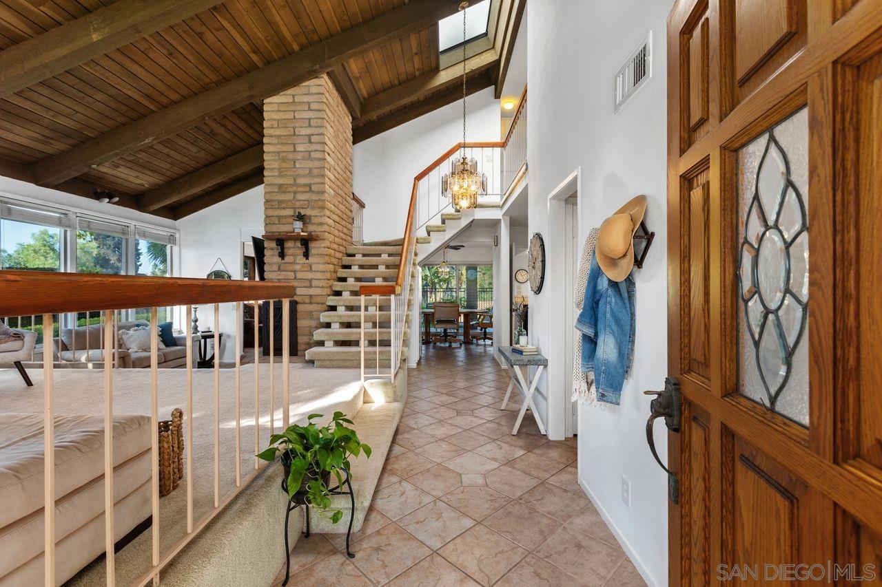 Detail Gallery Image 5 of 46 For 2006  Catalina Ave, Vista,  CA 92084 - 4 Beds | 2/1 Baths