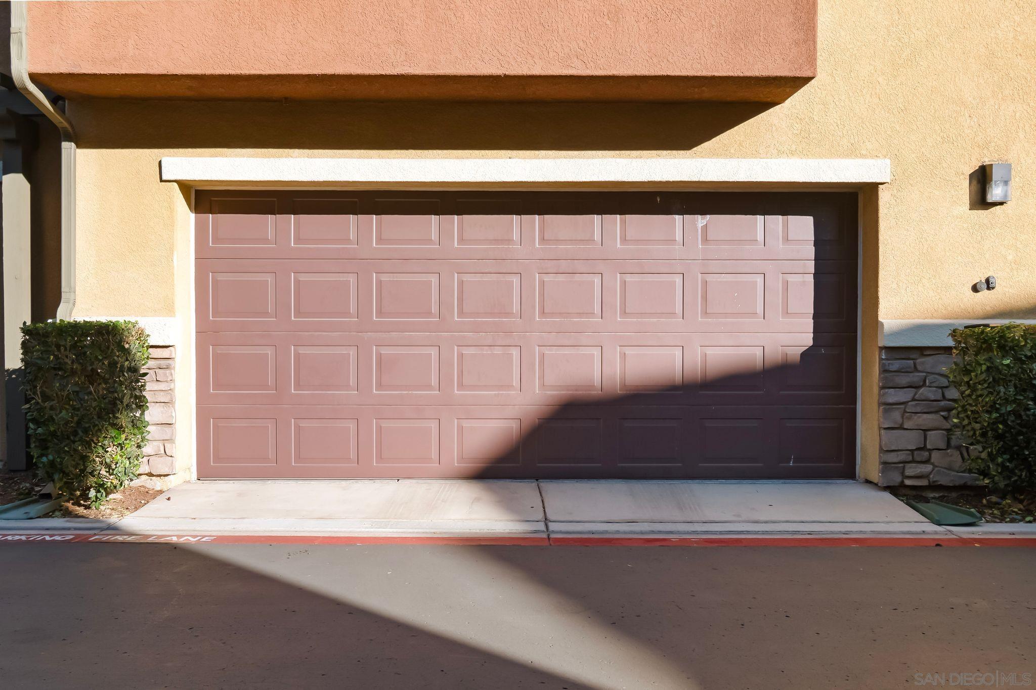 Detail Gallery Image 2 of 48 For 10240  Daybreak Ln  #2,  Santee,  CA 92071 - 3 Beds | 3/1 Baths