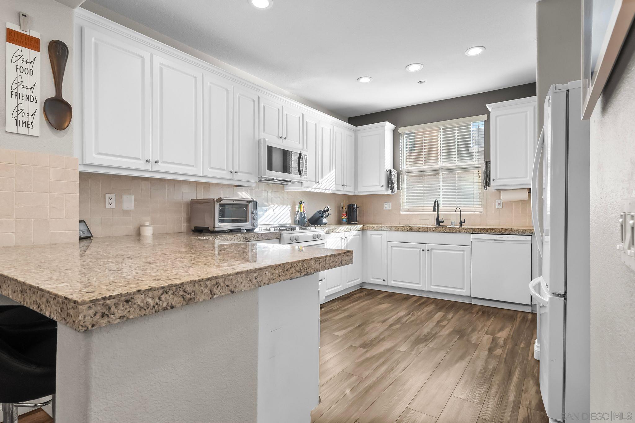 Detail Gallery Image 14 of 48 For 10240  Daybreak Ln  #2,  Santee,  CA 92071 - 3 Beds | 3/1 Baths