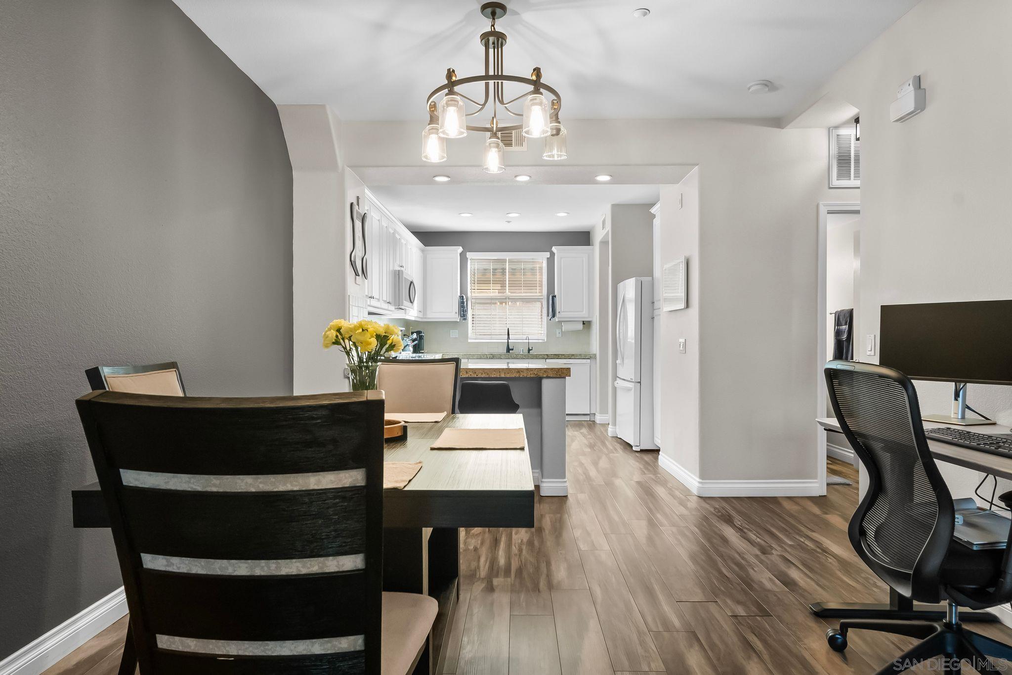 Detail Gallery Image 17 of 48 For 10240  Daybreak Ln  #2,  Santee,  CA 92071 - 3 Beds | 3/1 Baths