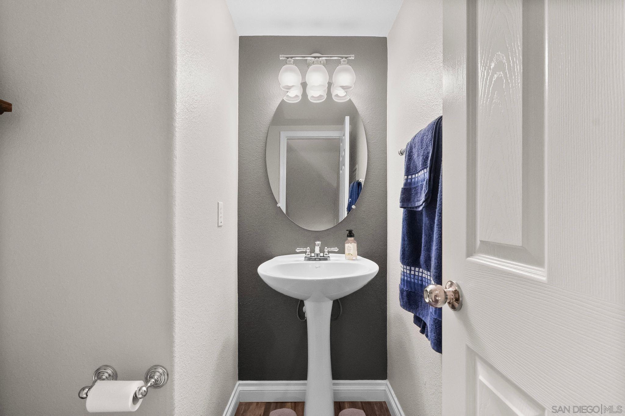 Detail Gallery Image 18 of 48 For 10240  Daybreak Ln  #2,  Santee,  CA 92071 - 3 Beds | 3/1 Baths