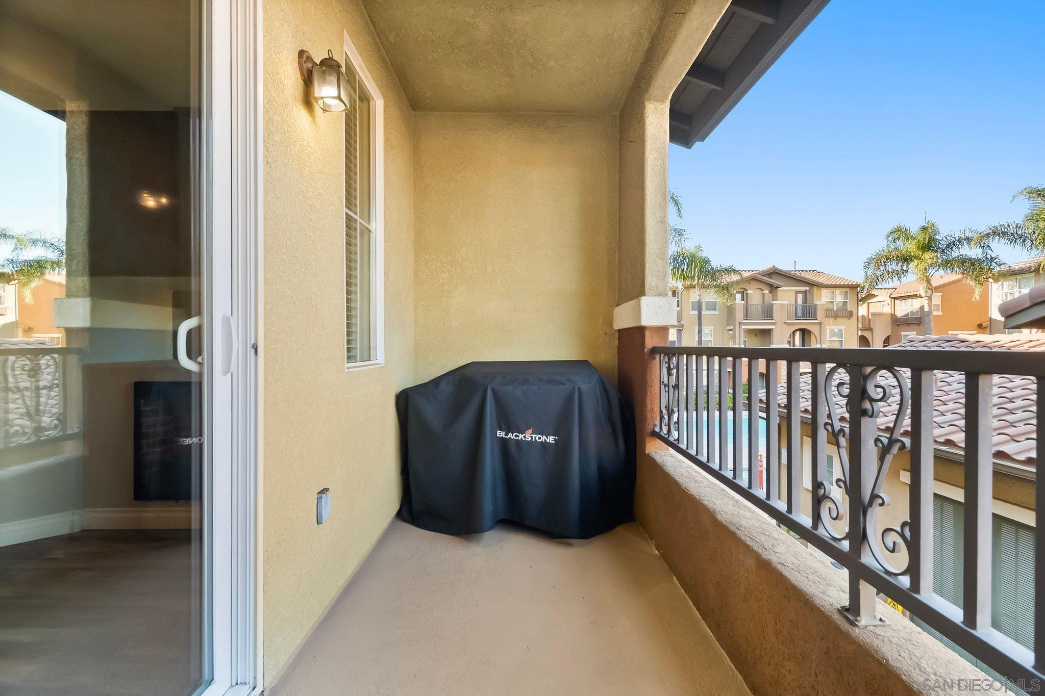 Detail Gallery Image 27 of 48 For 10240  Daybreak Ln  #2,  Santee,  CA 92071 - 3 Beds | 3/1 Baths
